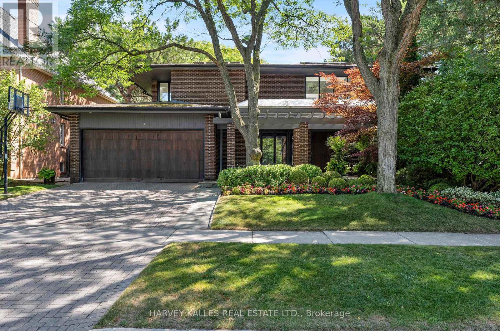 5 Cosmic Drive, Toronto, Ontario  M3B 3L5 - Photo 1 - C13130898