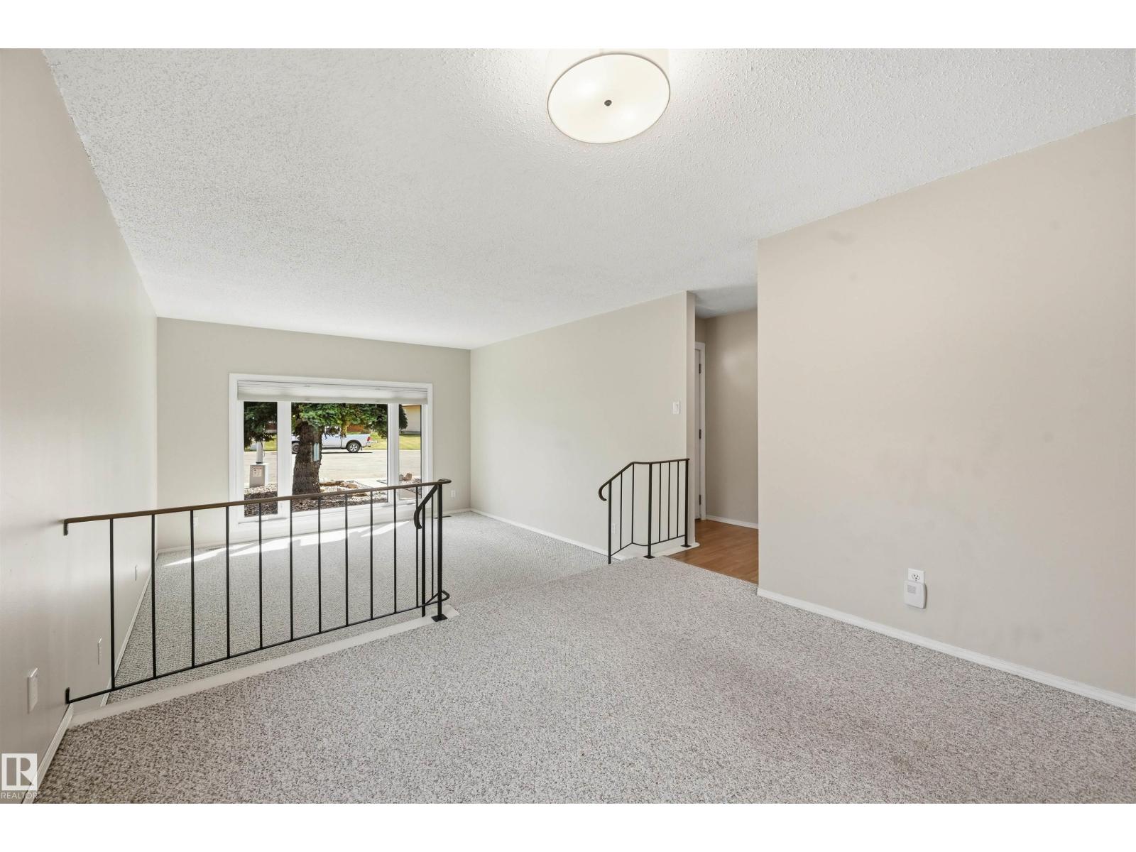 692 Lee Ridge Rd Nw, Edmonton, Alberta  T6K 0P2 - Photo 6 - E4487987