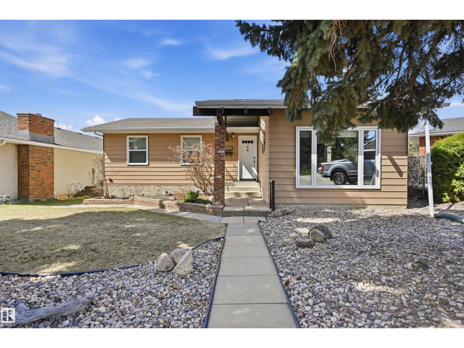 692 Lee Ridge Rd Nw, Edmonton, Alberta  T6K 0P2 - Photo 2 - E4487987