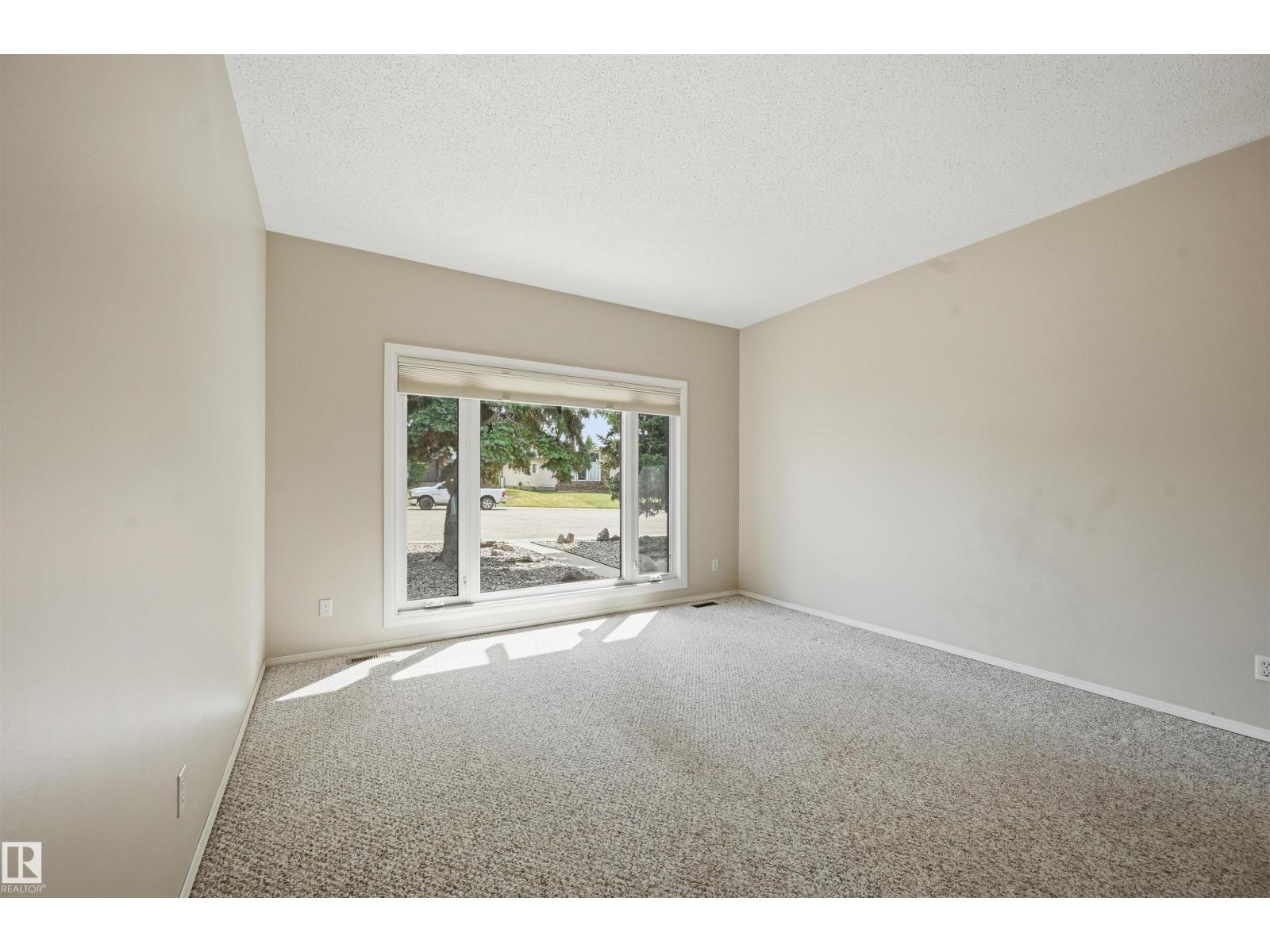 692 Lee Ridge Rd Nw, Edmonton, Alberta  T6K 0P2 - Photo 5 - E4487987