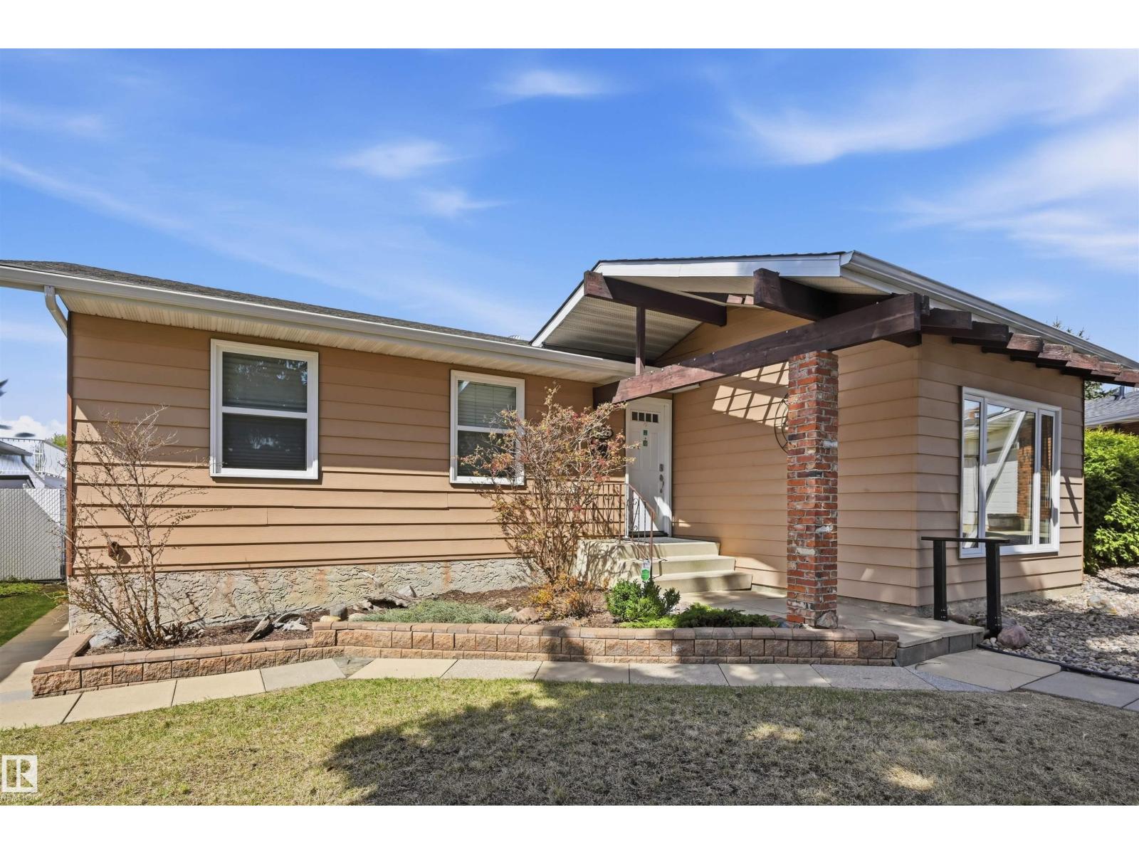 692 Lee Ridge Rd Nw, Edmonton, Alberta  T6K 0P2 - Photo 3 - E4487987