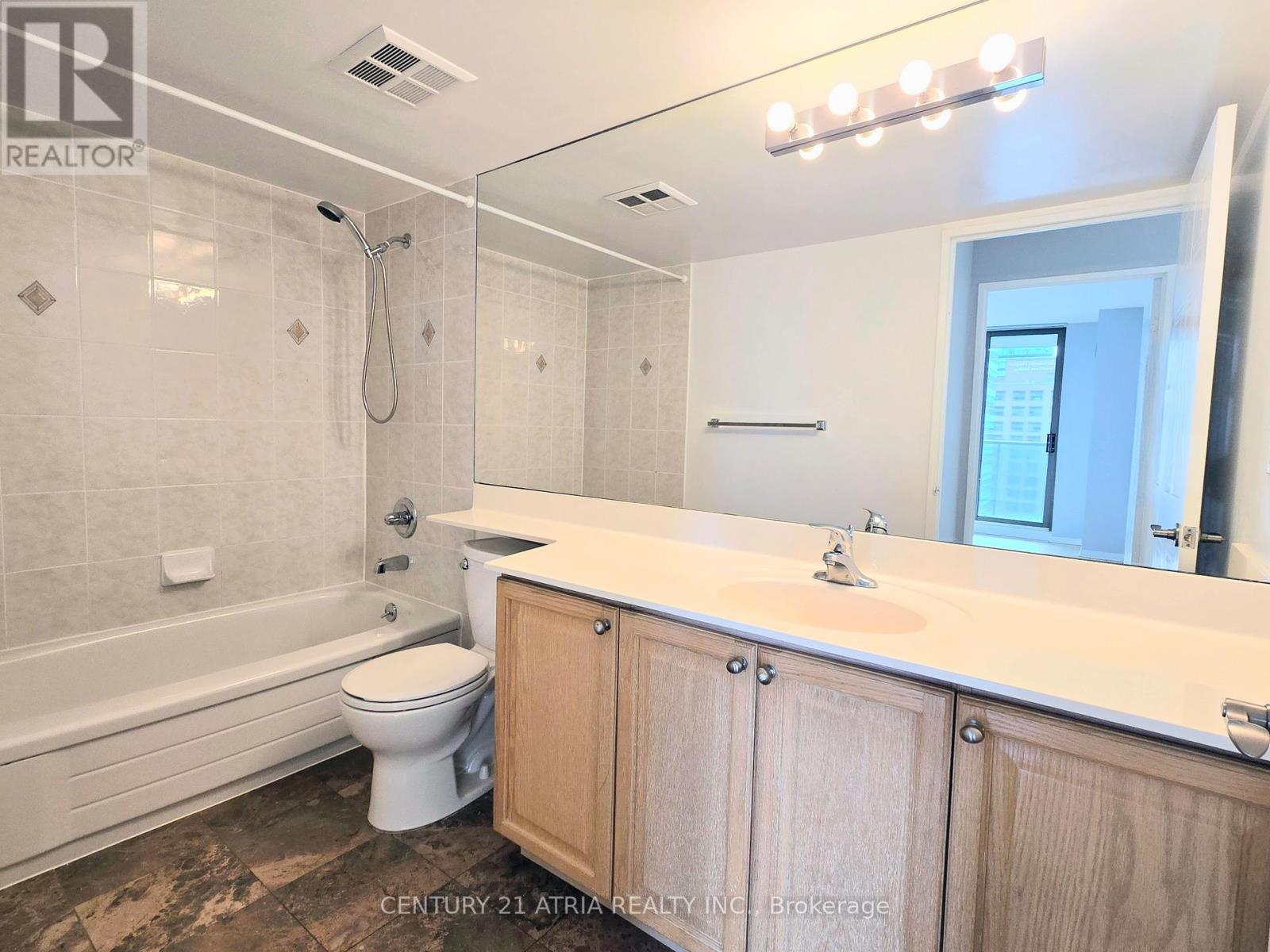 1806 - 750 Bay Street, Toronto, Ontario  M5G 1N6 - Photo 17 - C13134642