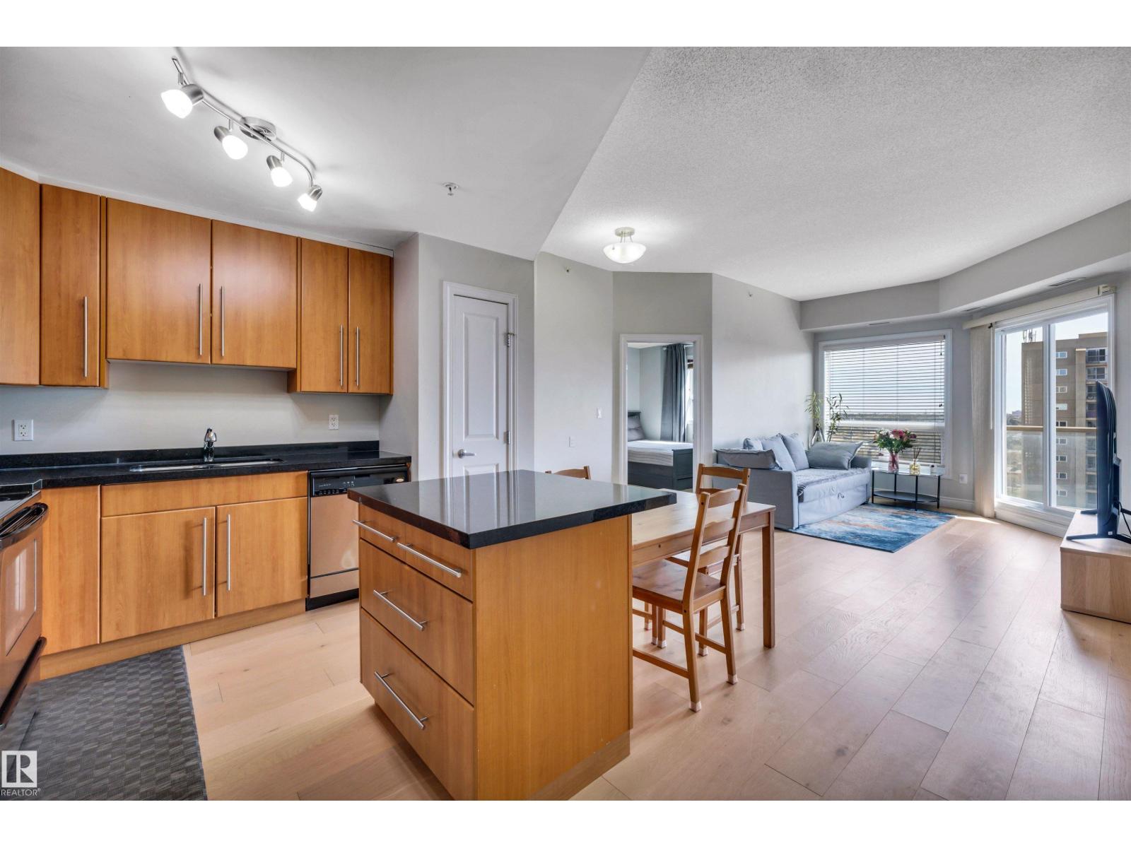 #902 9819 104 St Nw, Edmonton, Alberta  T5K 0Y8 - Photo 4 - E4488032