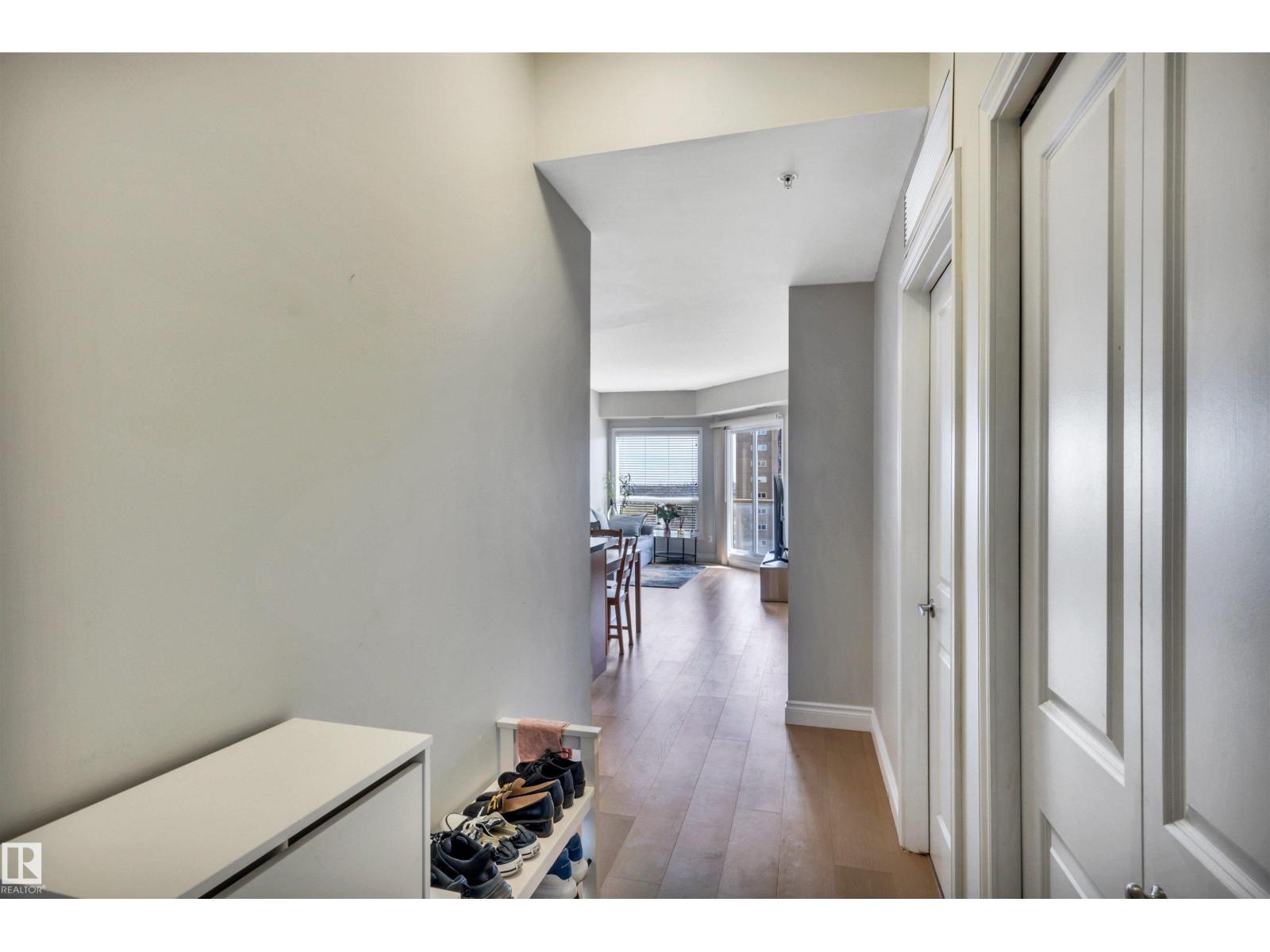 #902 9819 104 St Nw, Edmonton, Alberta  T5K 0Y8 - Photo 2 - E4488032