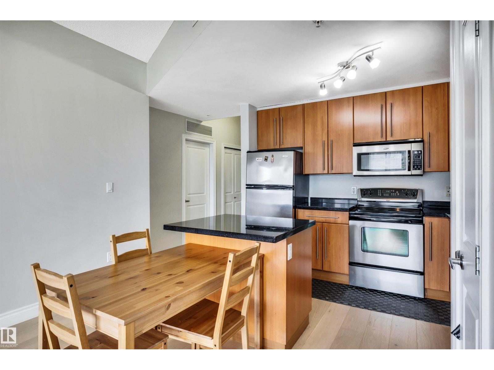 #902 9819 104 St Nw, Edmonton, Alberta  T5K 0Y8 - Photo 7 - E4488032
