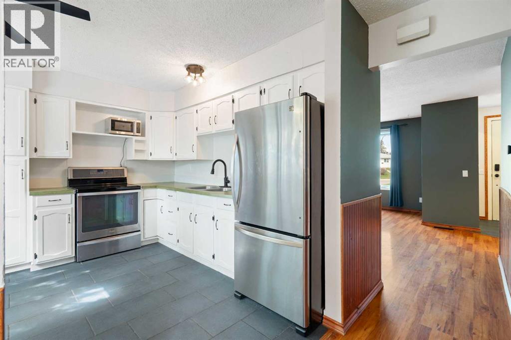 3226 Dover Crescent Se, Calgary, Alberta  T2B 1V2 - Photo 12 - A2309788