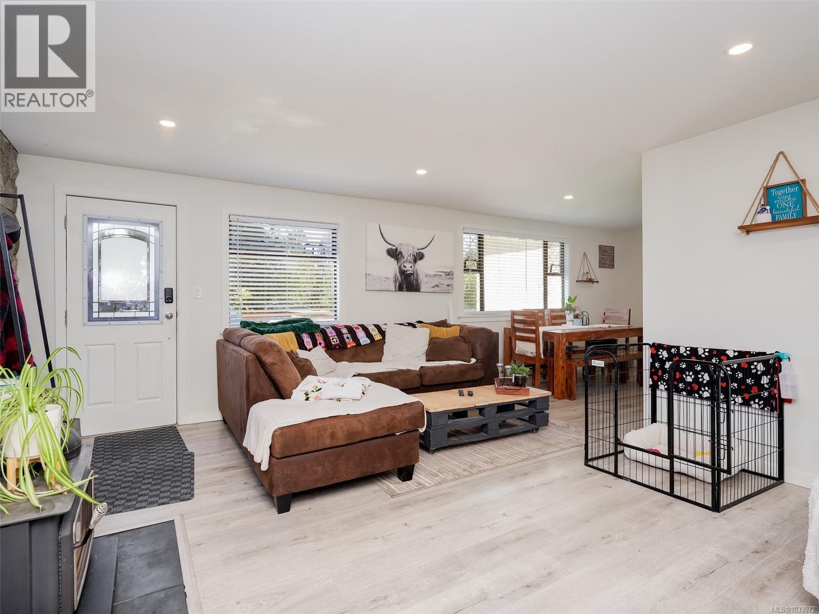 948 Latoria Rd, Langford, British Columbia  V9C 3A8 - Photo 4 - 1033972