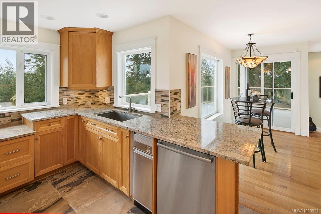 4612 Cliffwood Pl, Saanich, British Columbia  V8Y 1B5 - Photo 14 - 1033921
