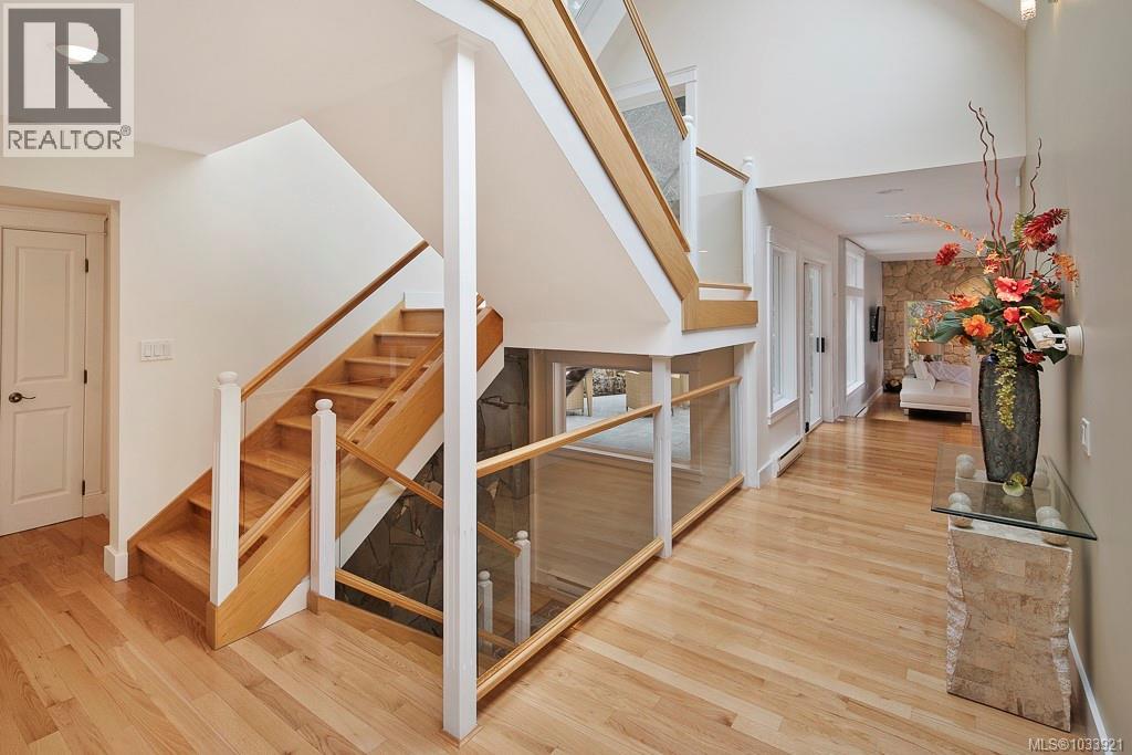 4612 Cliffwood Pl, Saanich, British Columbia  V8Y 1B5 - Photo 4 - 1033921