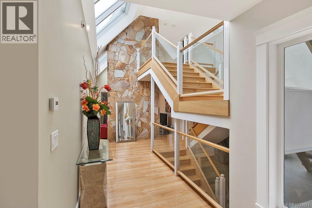 4612 Cliffwood Pl, Saanich, British Columbia  V8Y 1B5 - Photo 8 - 1033921
