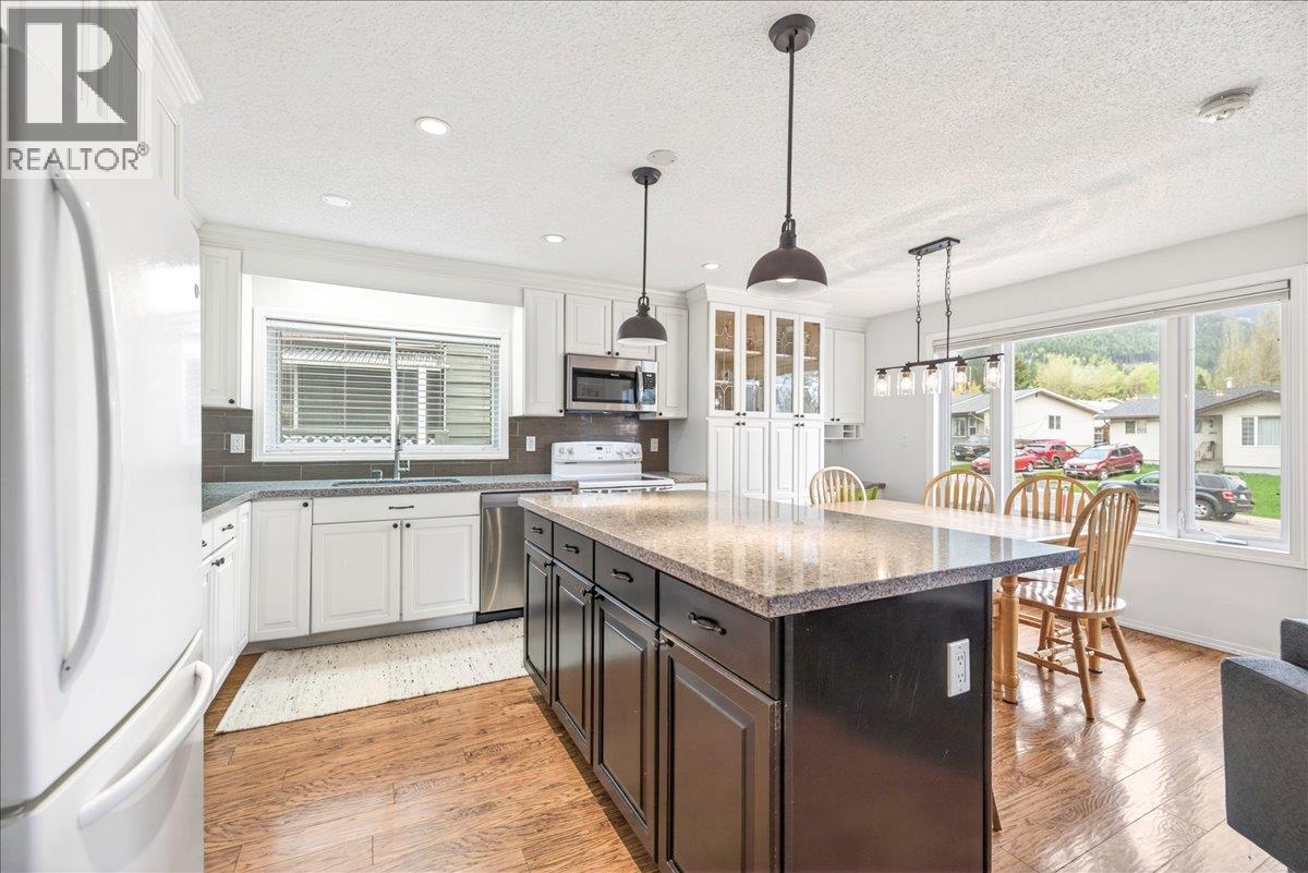 1272 Ponderosa Drive, Sparwood, British Columbia  V0B 2G2 - Photo 3 - 10387635