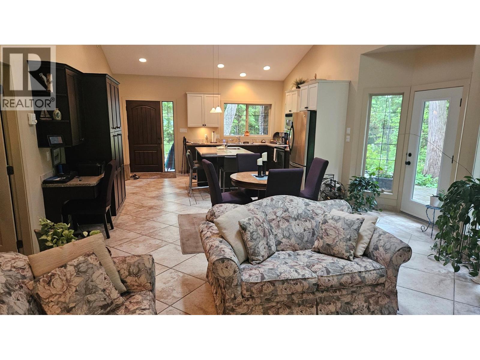 1199 Morgan Drive, Scotch Creek, British Columbia  V0E 1M5 - Photo 4 - 10387624