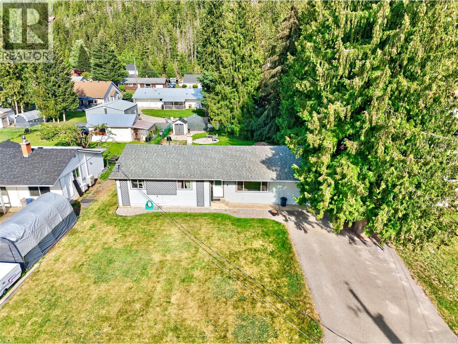 409 Oak Avenue, Sicamous, British Columbia