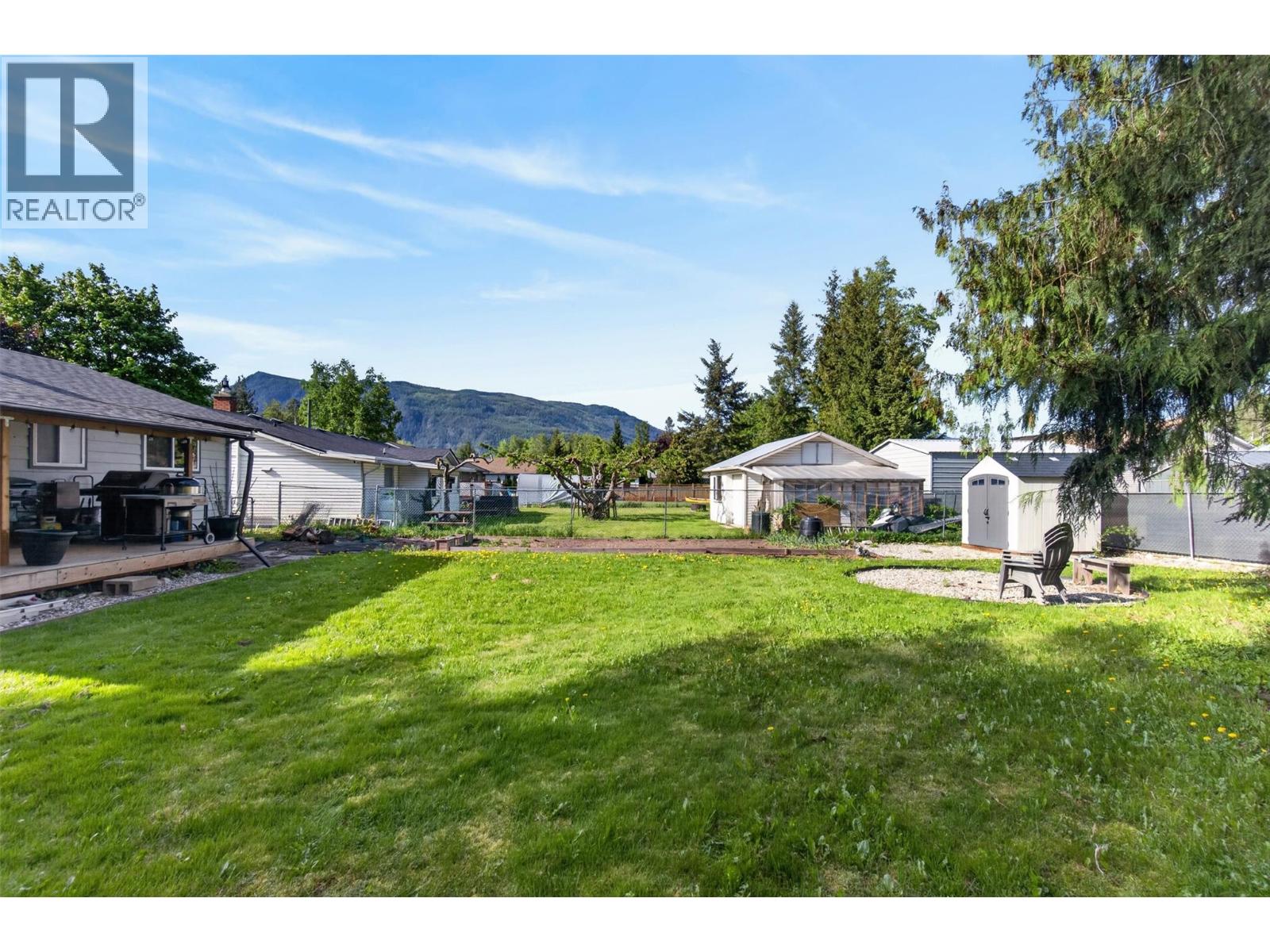 409 Oak Avenue, Sicamous, British Columbia  V0E 2V1 - Photo 4 - 10387492