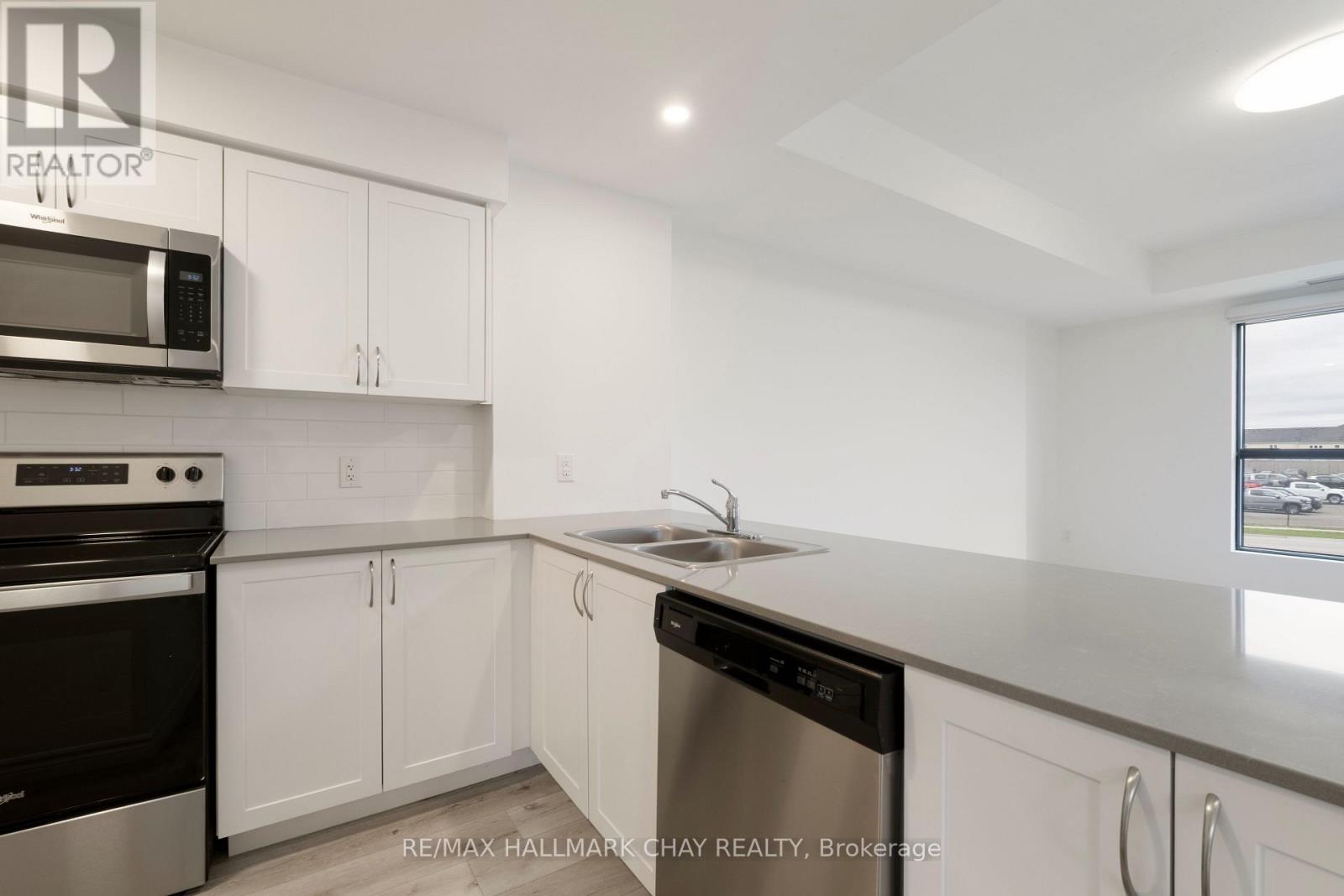 202 - 30 Hanmer Street W, Barrie, Ontario  L4N 0J8 - Photo 11 - S13134754