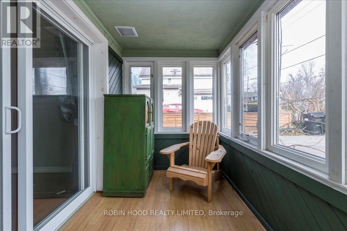10 Lucy Street, Penetanguishene, Ontario  L9M 1K7 - Photo 4 - S13134866