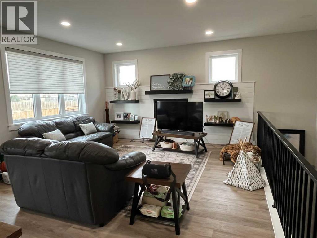 340 Church Avenue, Raymond, Alberta  T0K 2S0 - Photo 4 - A2301456