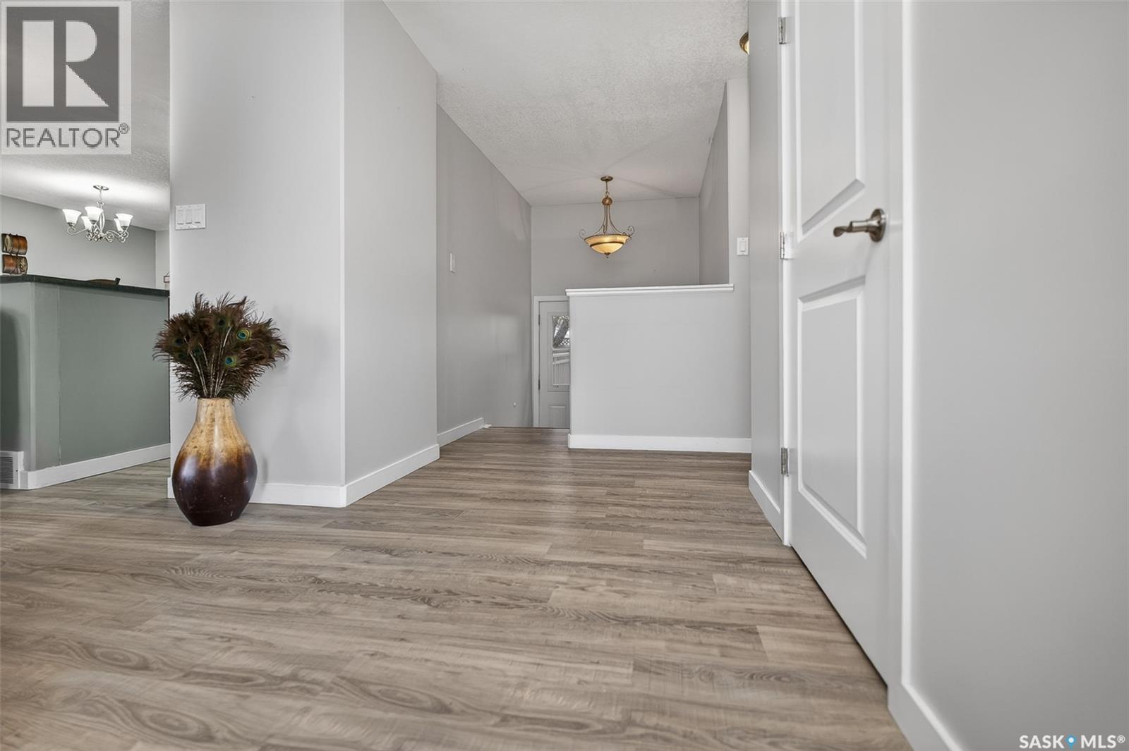1227 Pascoe Drive E, Moose Jaw, Saskatchewan  S6H 7A2 - Photo 3 - SK036142