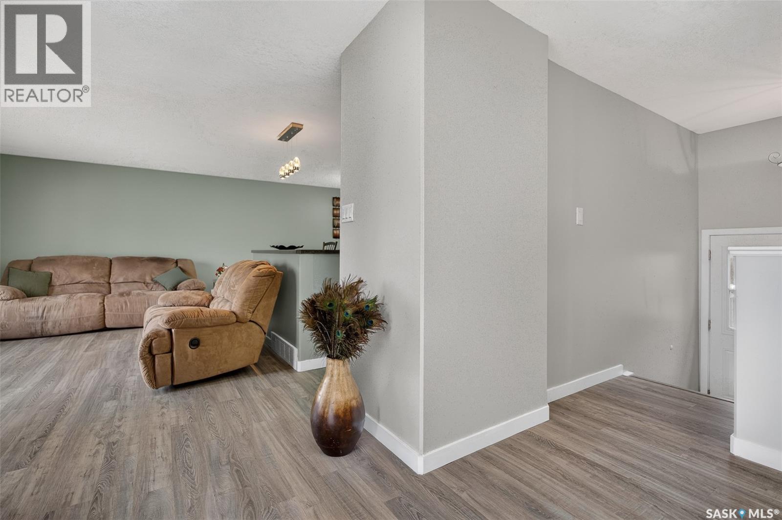 1227 Pascoe Drive E, Moose Jaw, Saskatchewan  S6H 7A2 - Photo 4 - SK036142