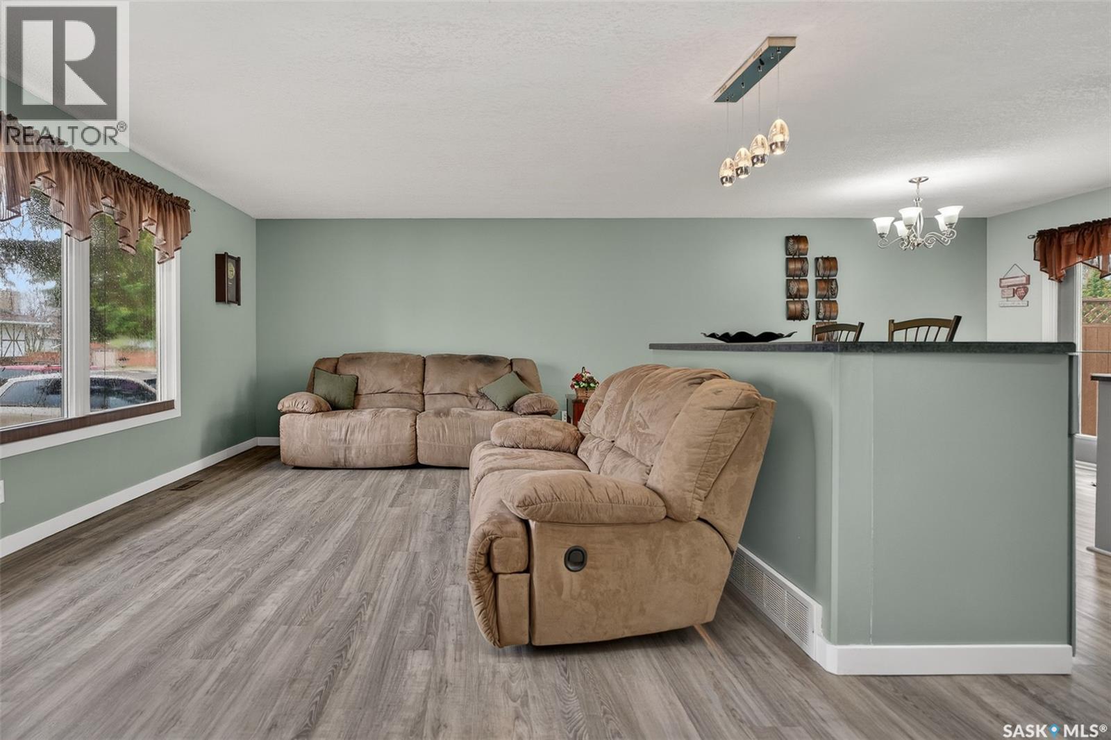 1227 Pascoe Drive E, Moose Jaw, Saskatchewan  S6H 7A2 - Photo 7 - SK036142