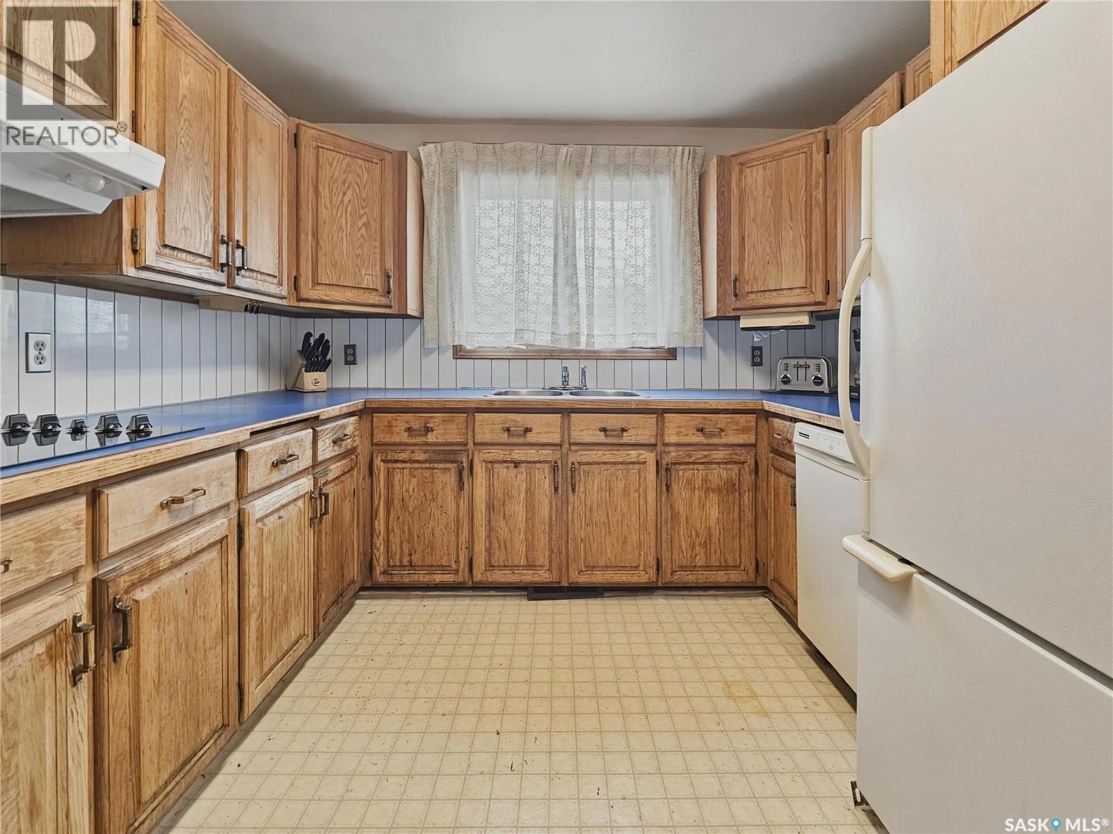 802 Ridpath Road, Rosetown, Saskatchewan  S0L 2V0 - Photo 16 - SK035943
