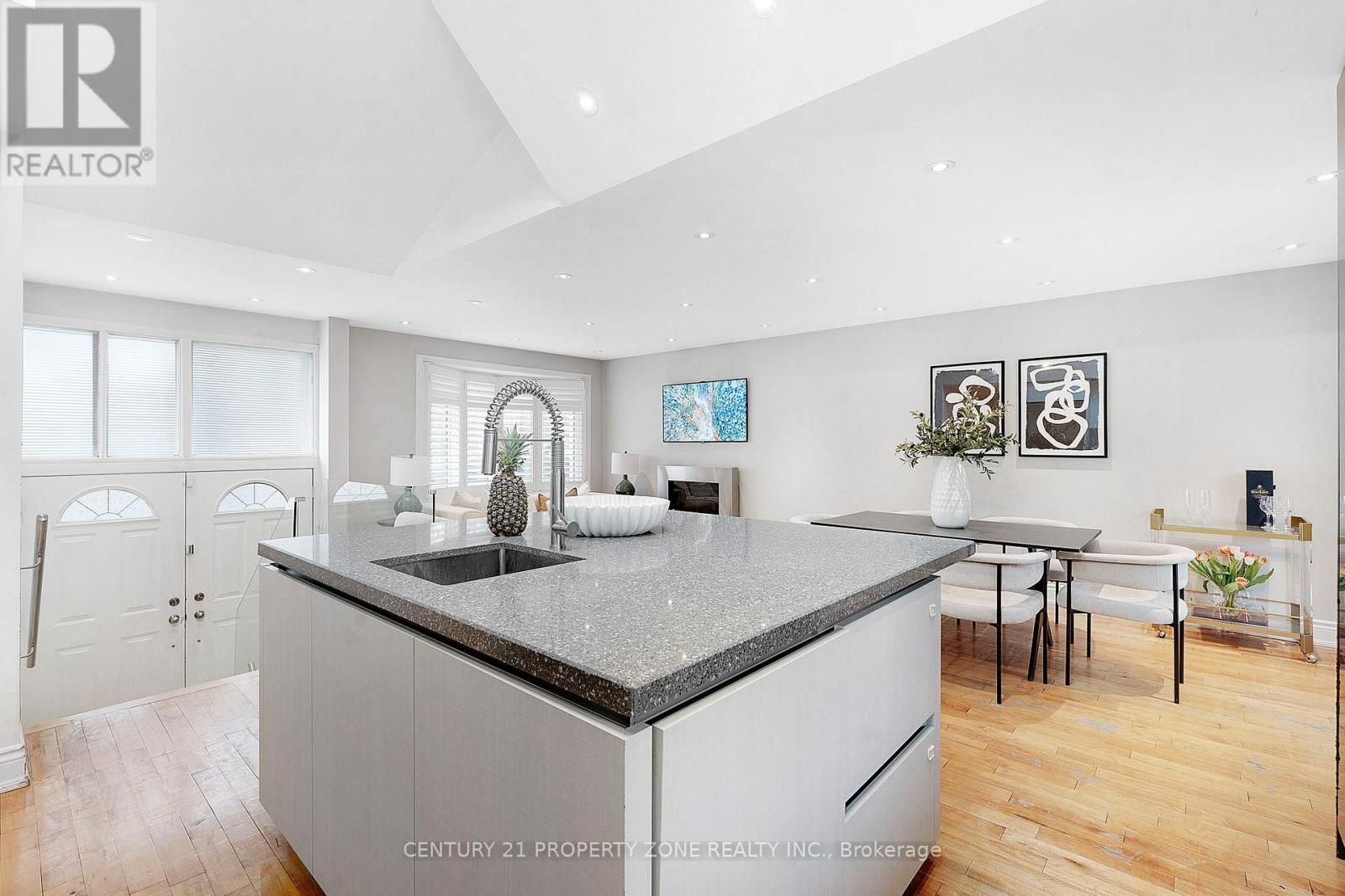 547 Pinegrove Road, Oakville, Ontario  L6K 2C2 - Photo 4 - W13134668