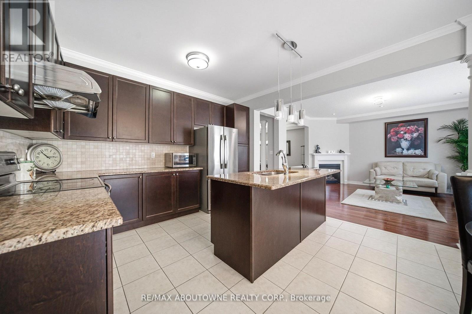 884 Stoutt Crescent, Milton, Ontario  L9T 7R1 - Photo 15 - W13134698