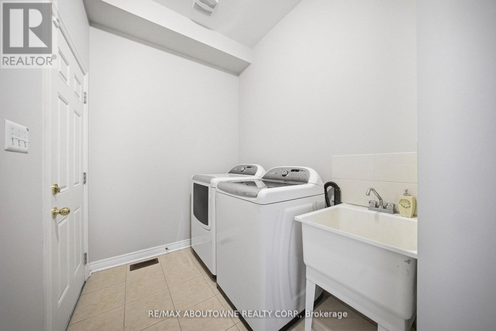 884 Stoutt Crescent, Milton, Ontario  L9T 7R1 - Photo 17 - W13134698