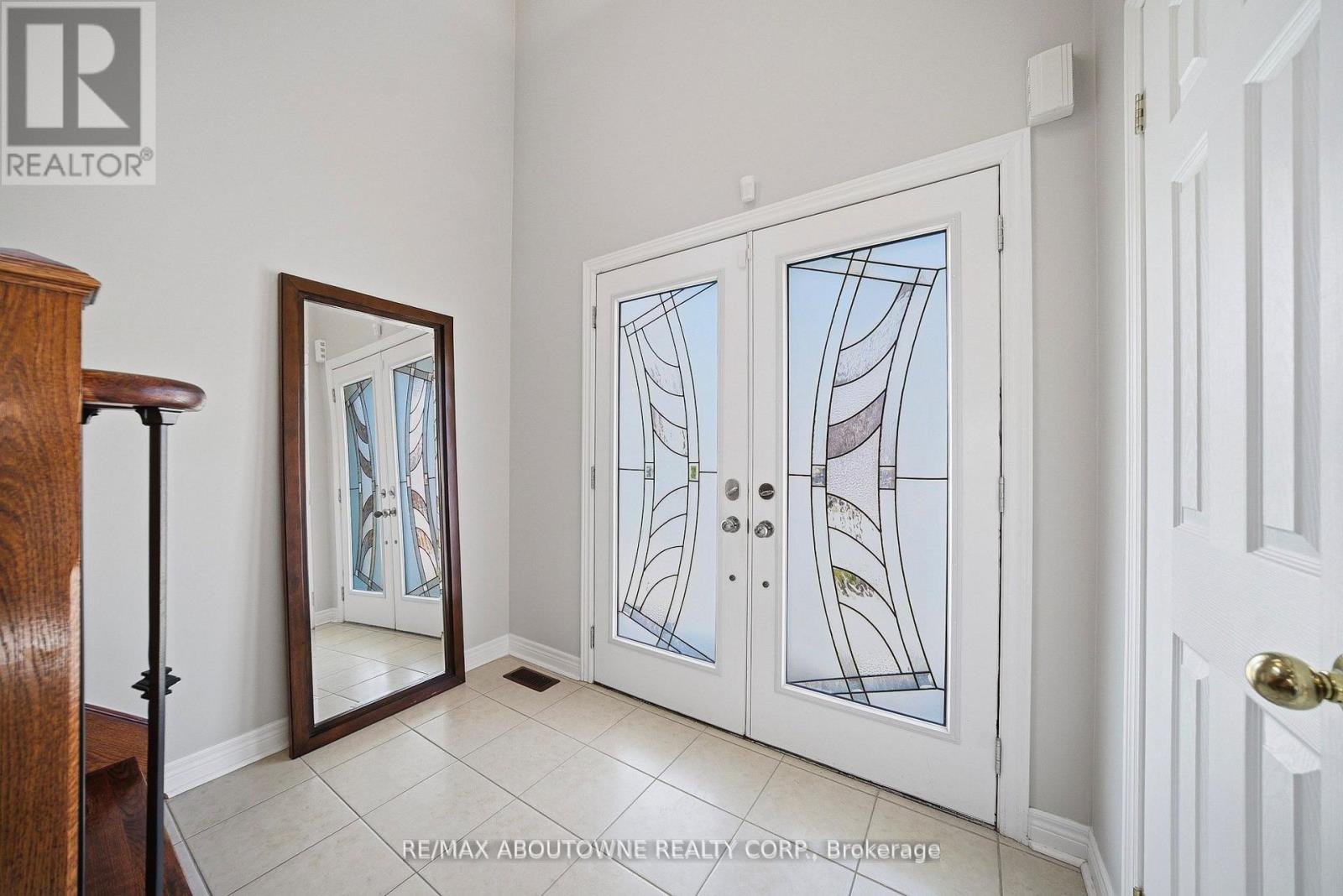 884 Stoutt Crescent, Milton, Ontario  L9T 7R1 - Photo 2 - W13134698