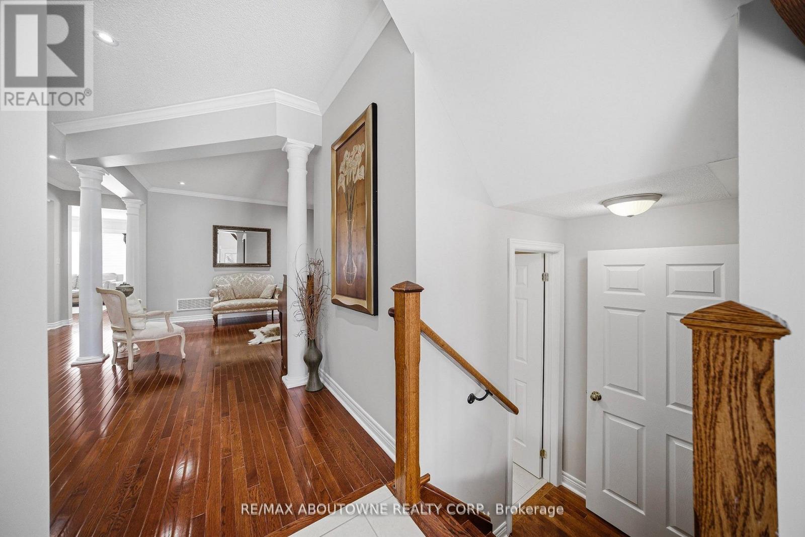 884 Stoutt Crescent, Milton, Ontario  L9T 7R1 - Photo 4 - W13134698