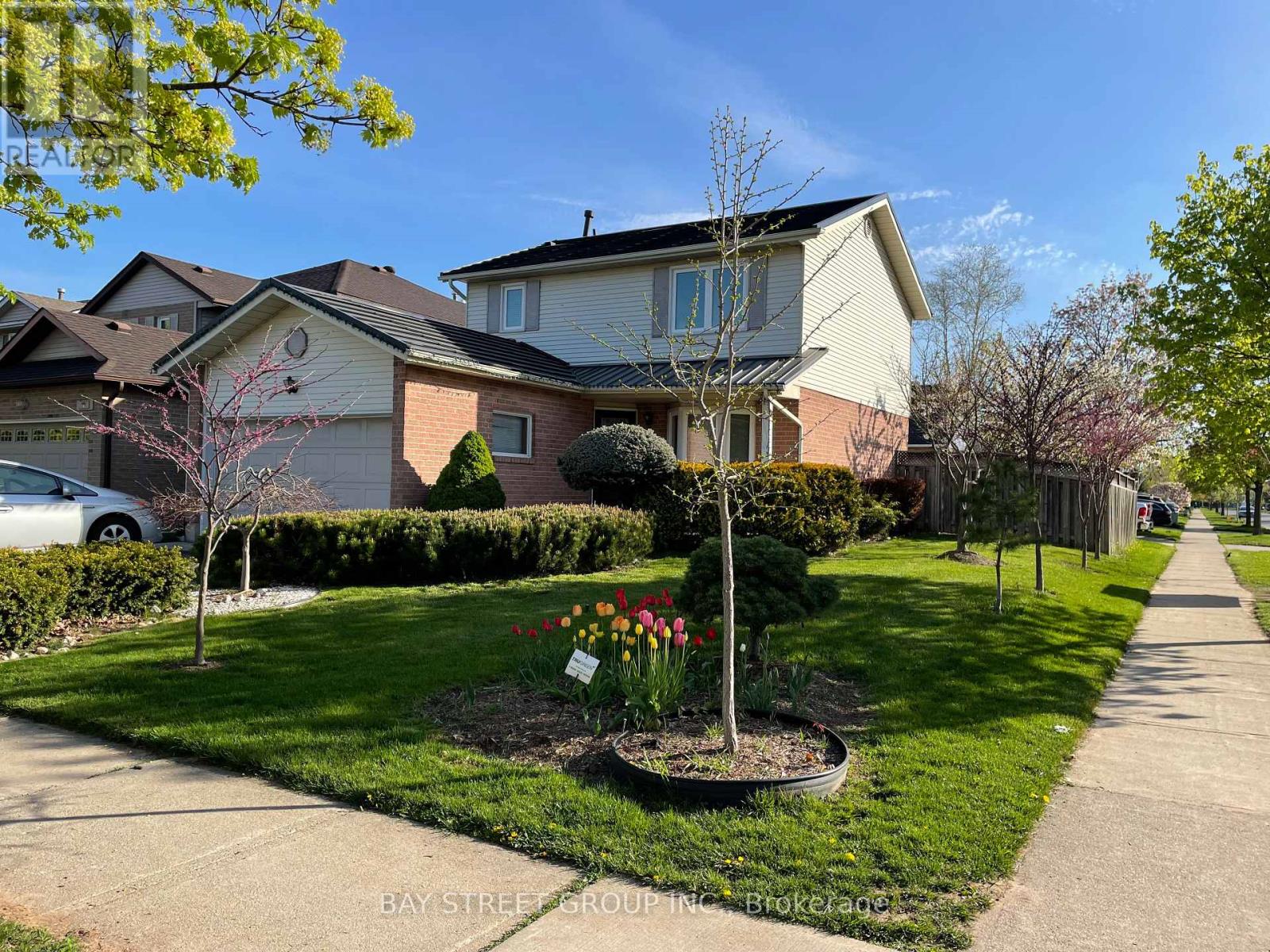 1072 Stephenson Drive, Burlington, Ontario  L7S 2A5 - Photo 1 - W13134794