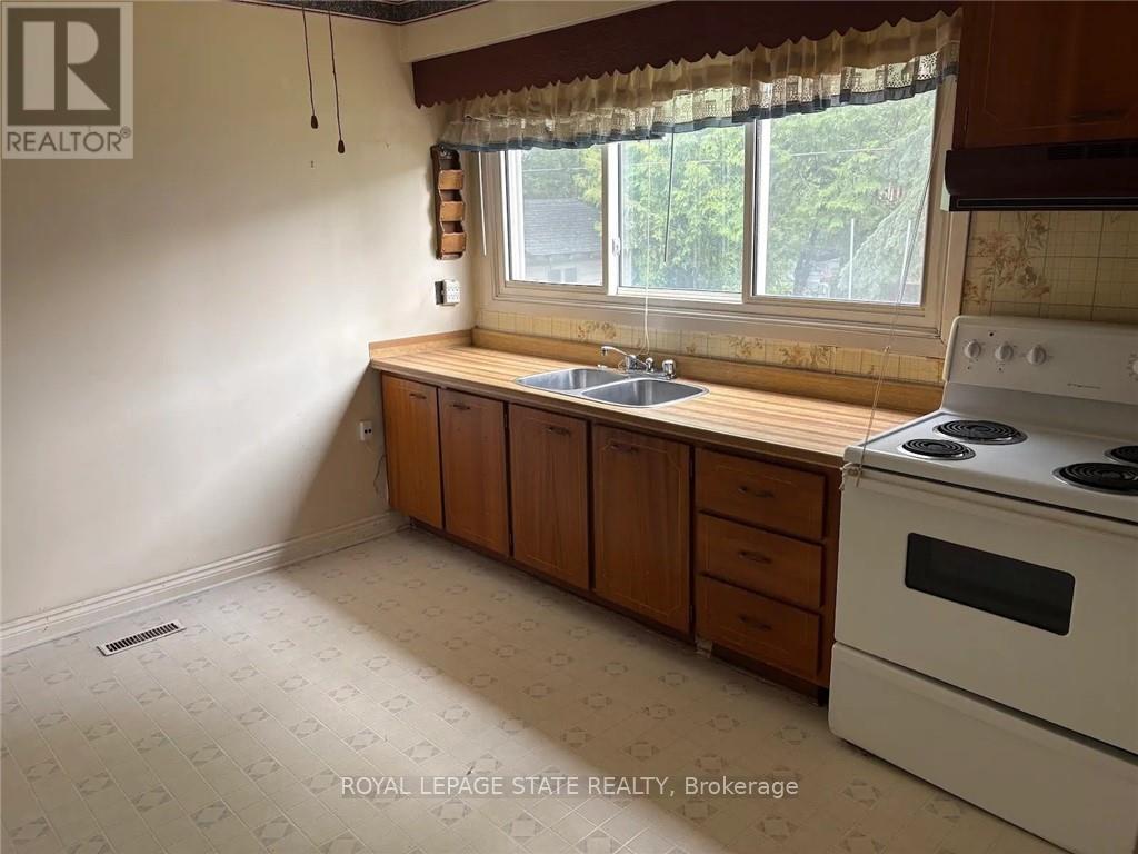 2379 Maryvale Court, Burlington, Ontario  L7P 2P1 - Photo 2 - W13134846
