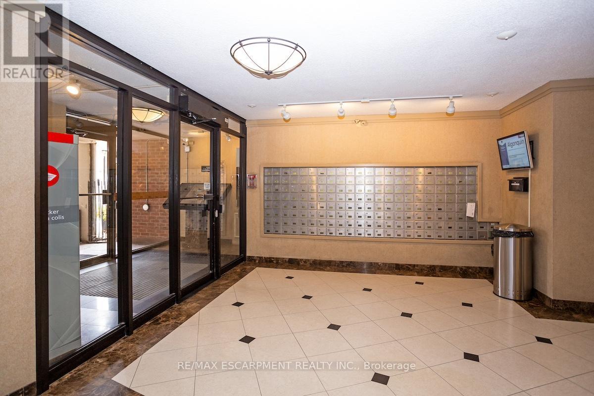 1516 - 50 Mississauga Valley Boulevard, Mississauga, Ontario  L5A 3S2 - Photo 3 - W13134884