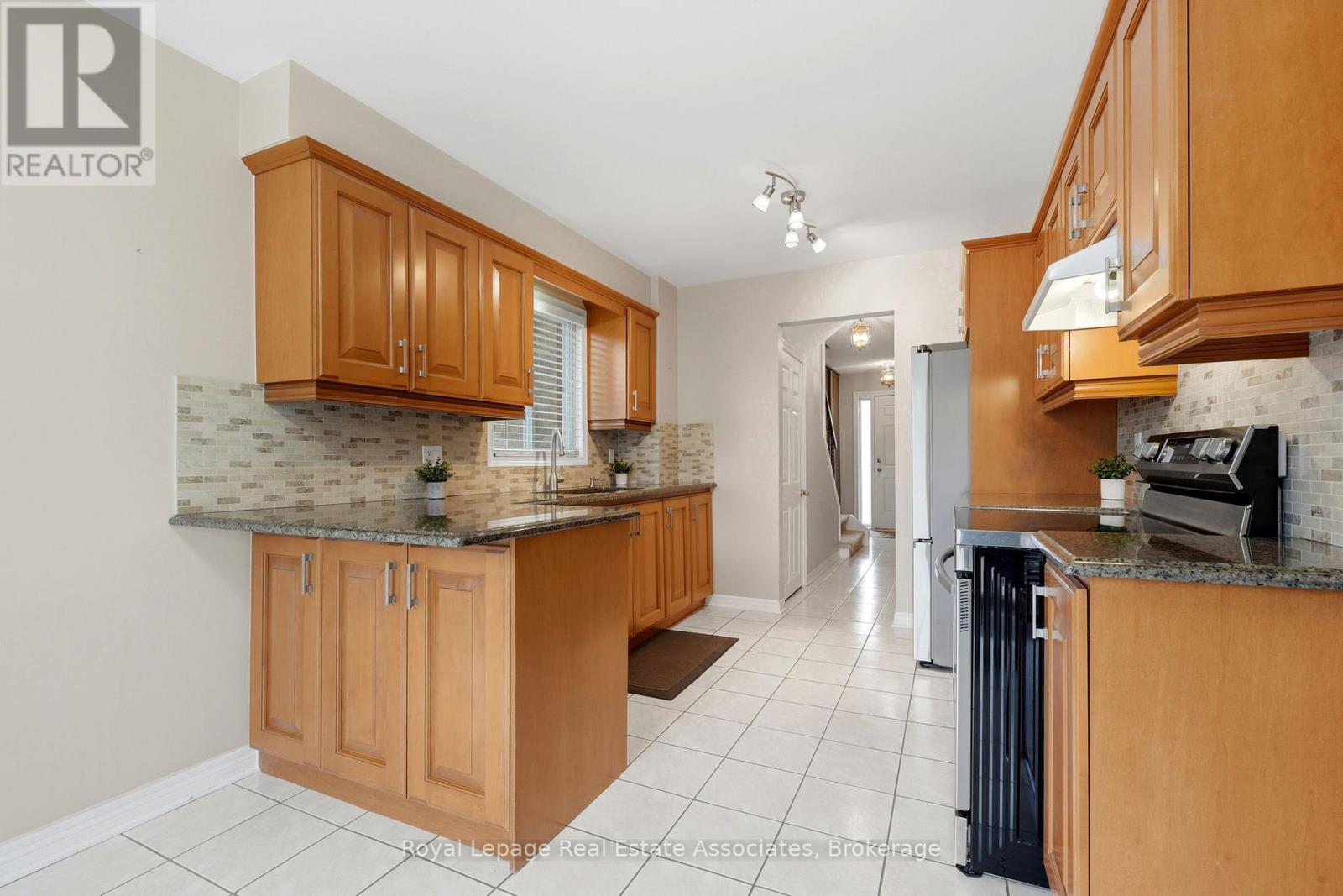 14 Beisel Court, Brampton, Ontario  L6Z 2R8 - Photo 9 - W13134940