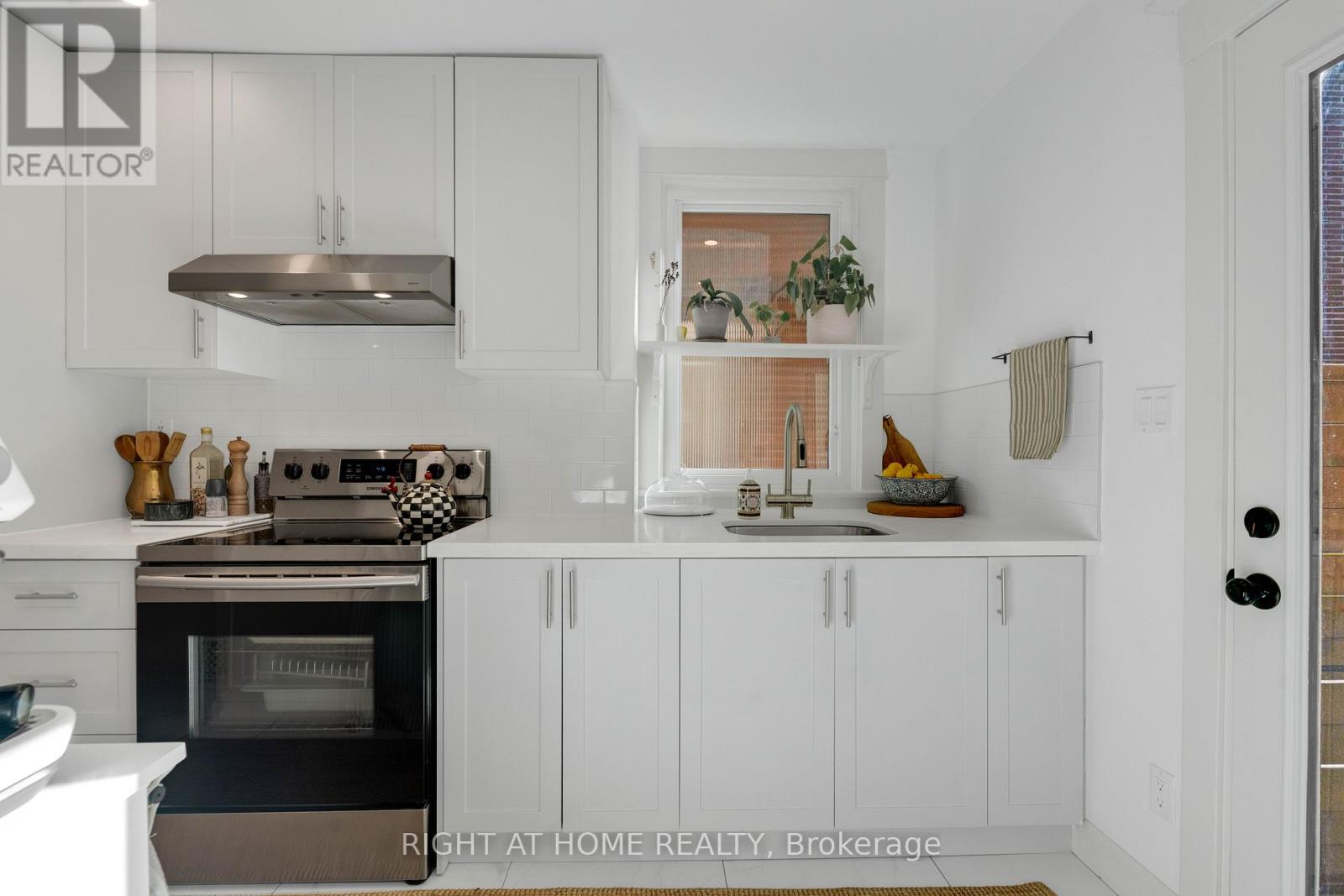 1642 Dufferin Street, Toronto, Ontario  M6H 3L8 - Photo 10 - W13134946