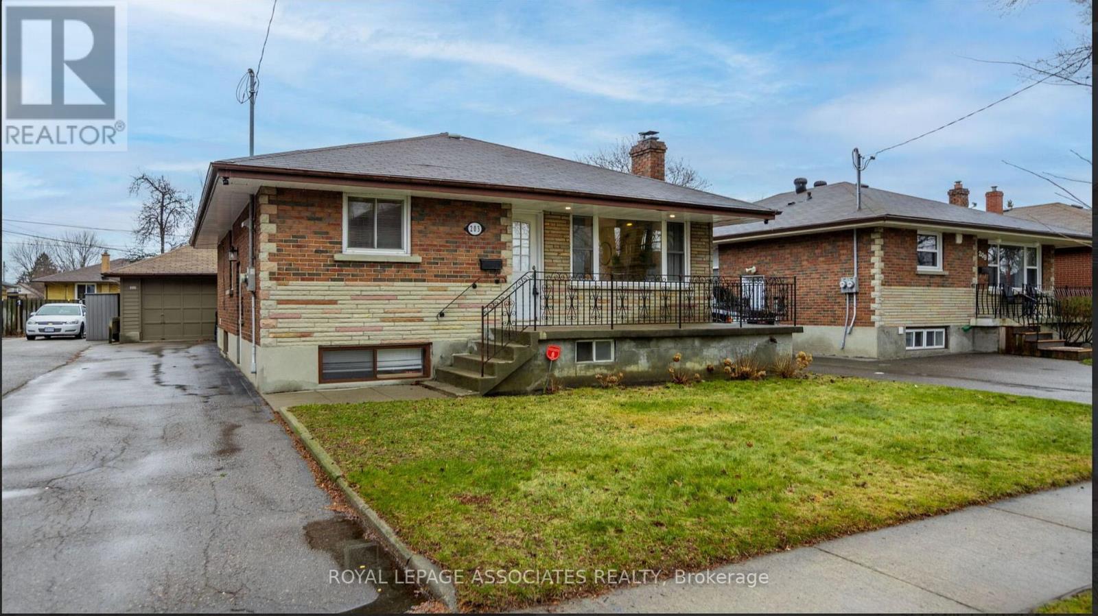MAIN - 203 CROMWELL AVENUE, Oshawa, Ontario