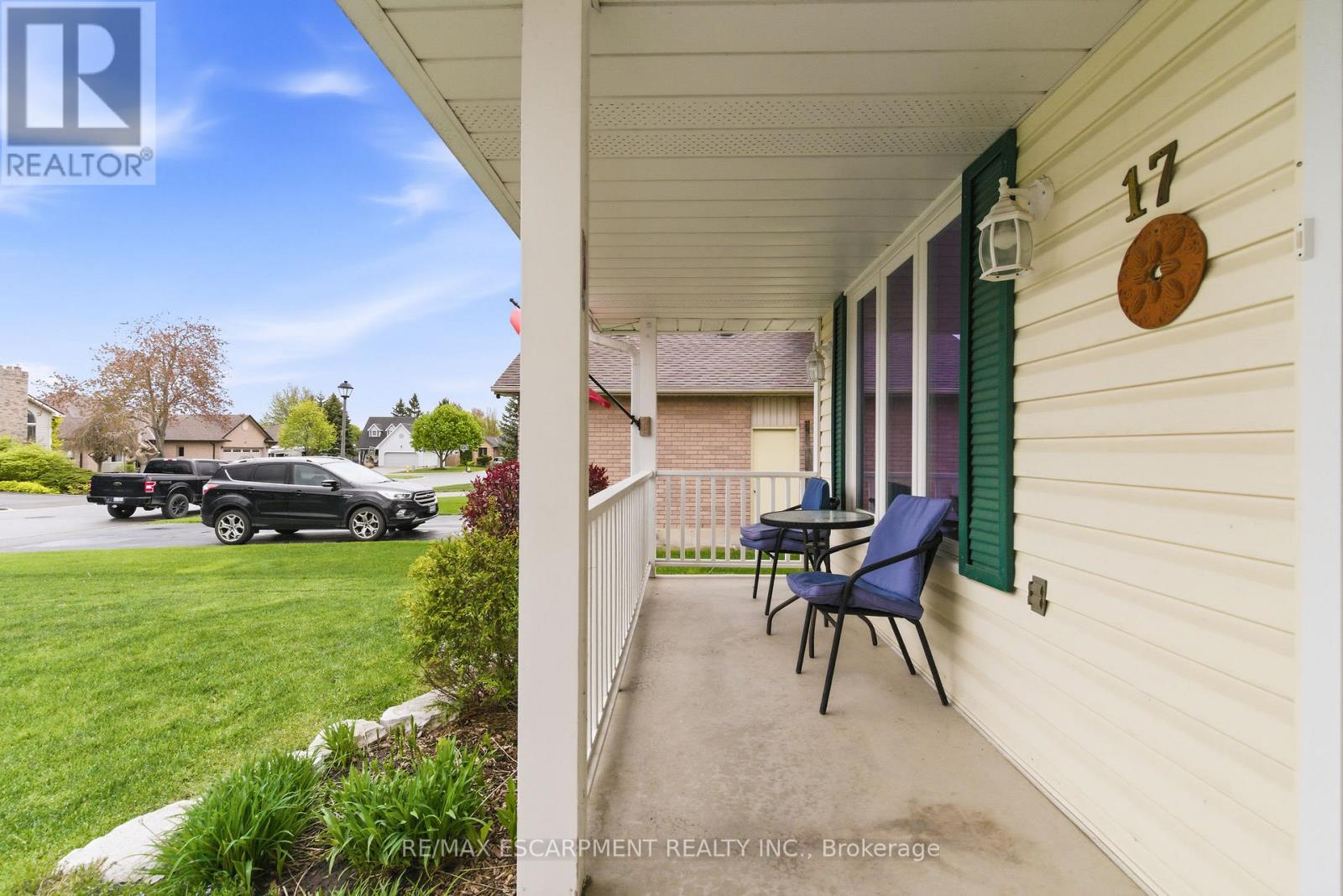17 Piper Place, Haldimand, Ontario  N3W 1G9 - Photo 3 - X13134718