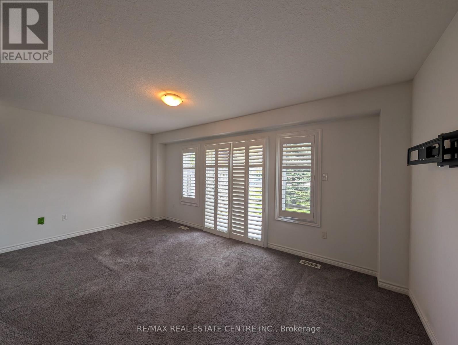30 Oldfield Drive, Guelph, Ontario  N1L 0K7 - Photo 3 - X13120404