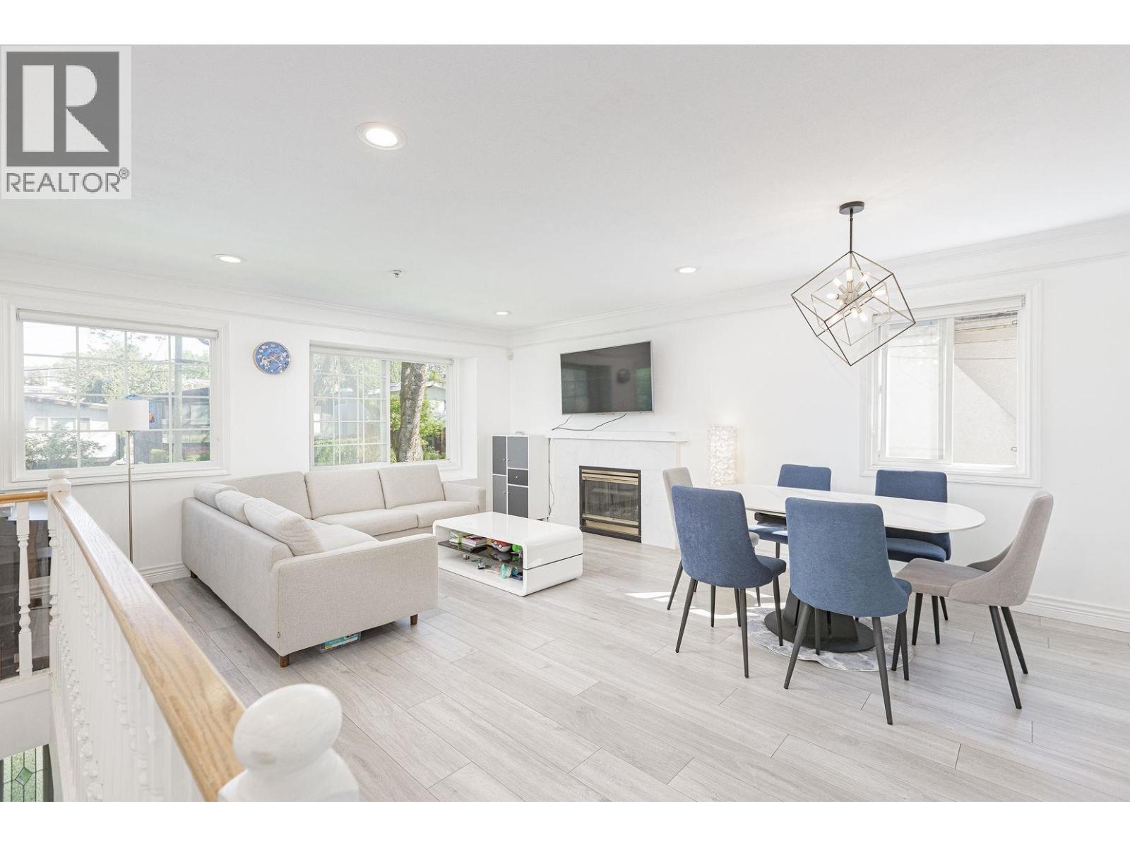3529 Gladstone Street, Vancouver, British Columbia  V5N 4Y8 - Photo 2 - R3124183