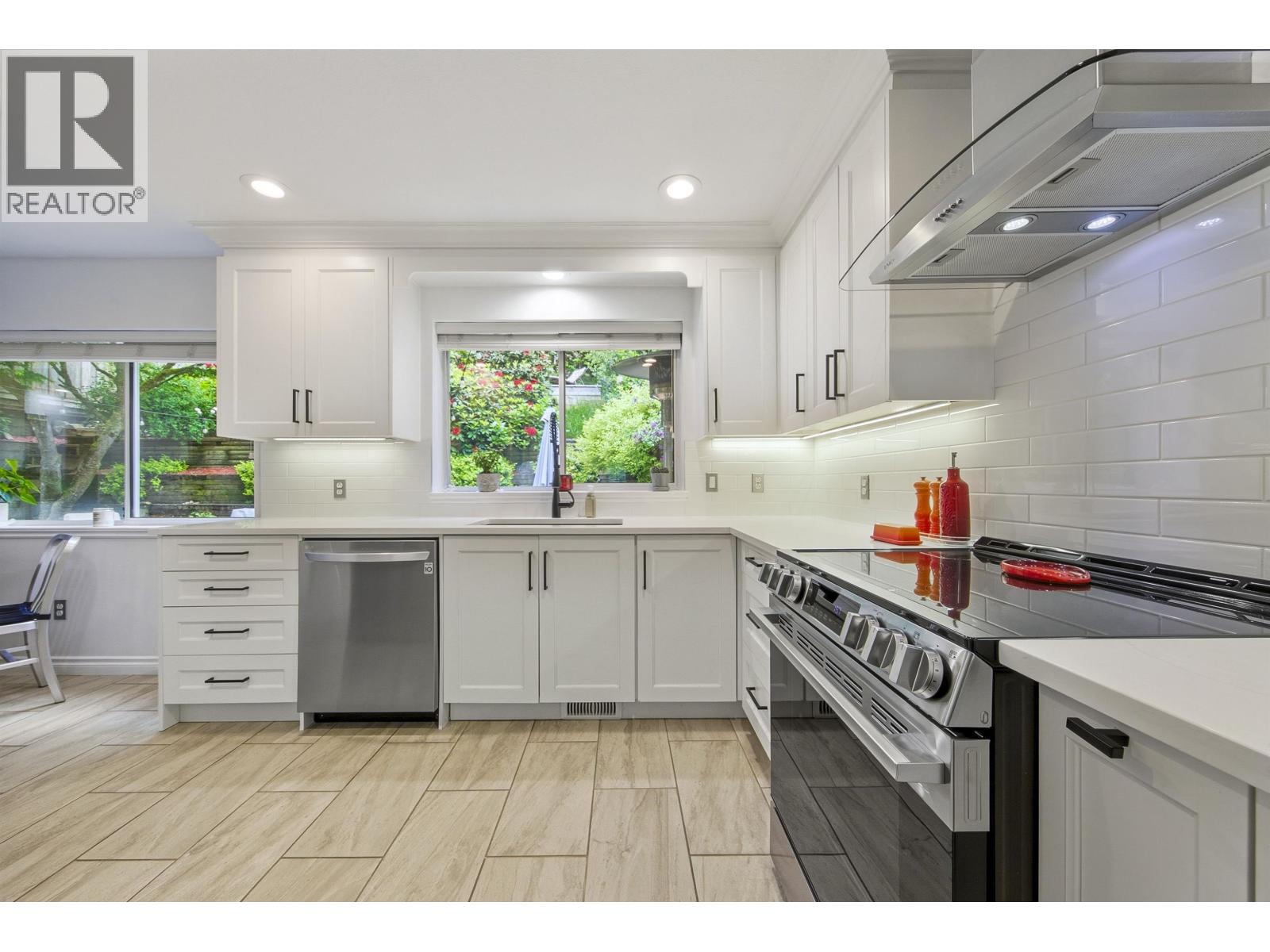 1659 Deep Cove Road, North Vancouver, British Columbia  V7G 1S4 - Photo 6 - R3124195
