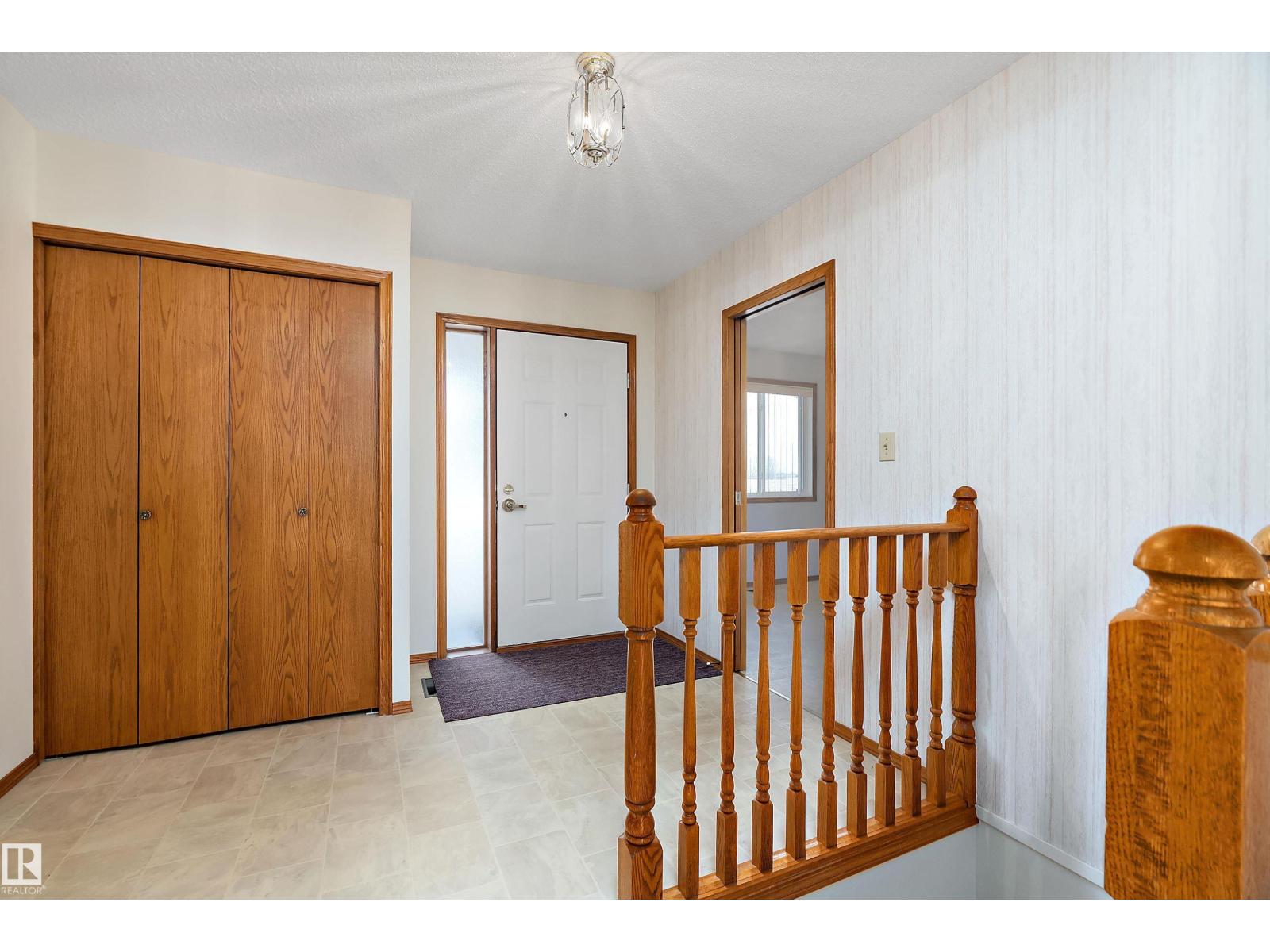 903 109 St Nw, Edmonton, Alberta  T6J 6R1 - Photo 2 - E4488045