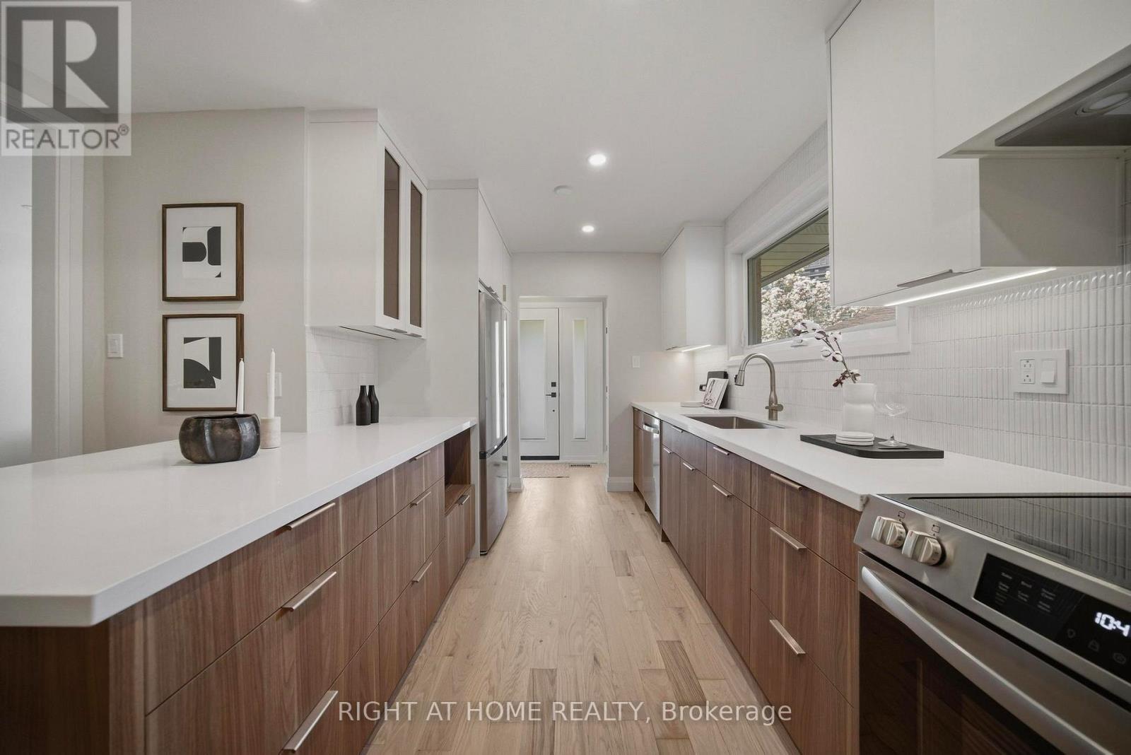 65 Vanguard Drive, Toronto, Ontario  M9B 5E8 - Photo 16 - W13121402