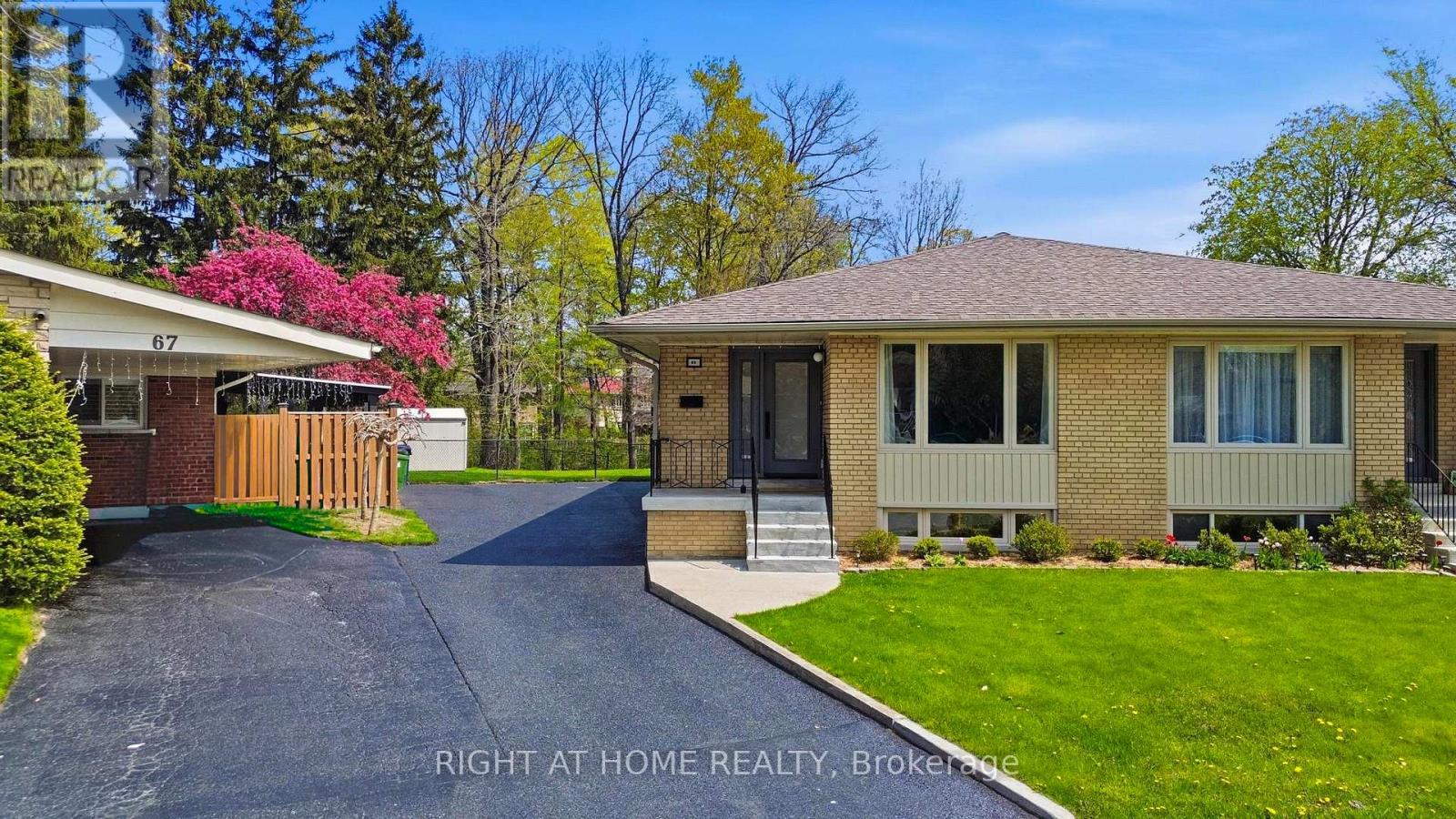 65 Vanguard Drive, Toronto, Ontario  M9B 5E8 - Photo 5 - W13121402