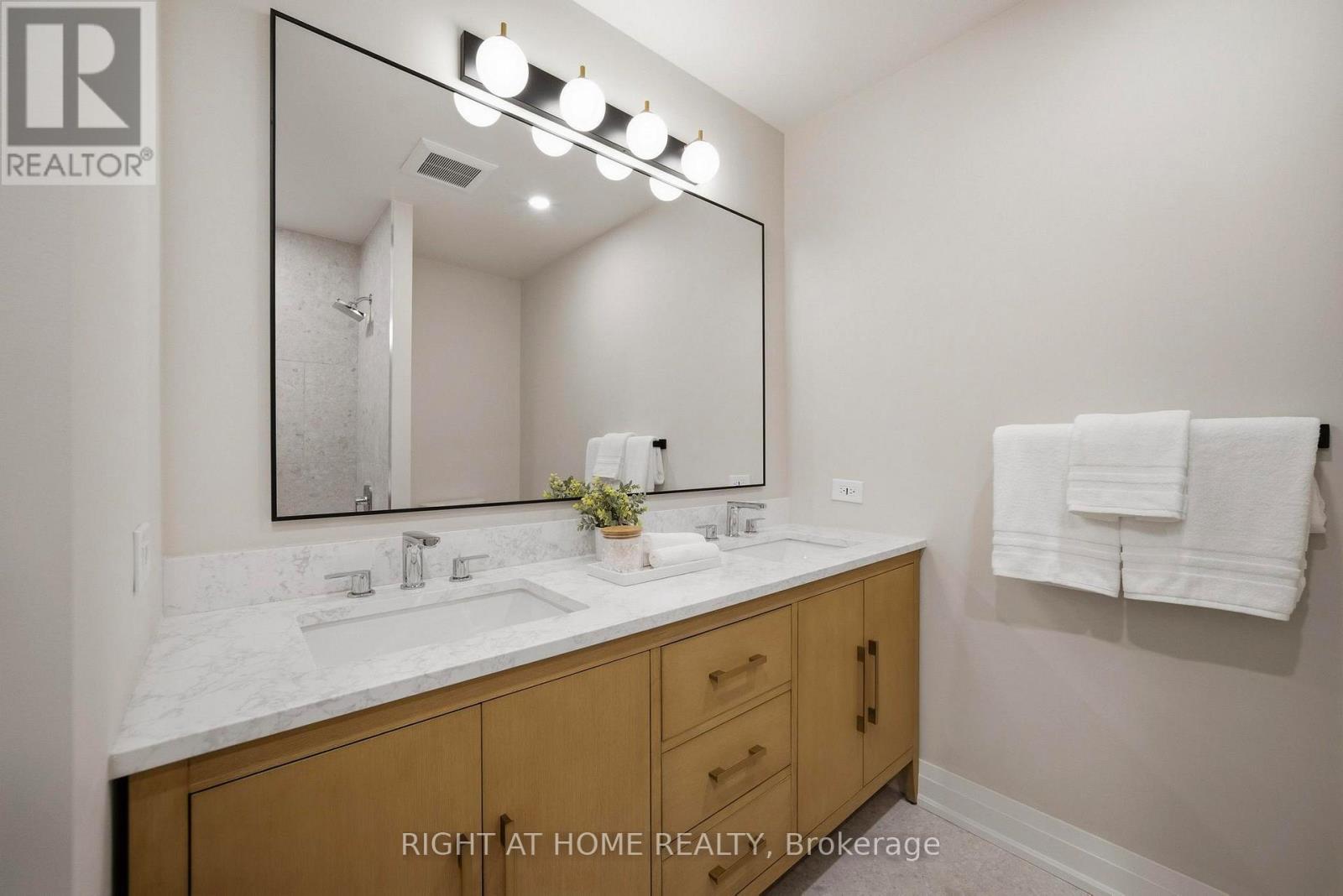 65 Vanguard Drive, Toronto, Ontario  M9B 5E8 - Photo 21 - W13121402