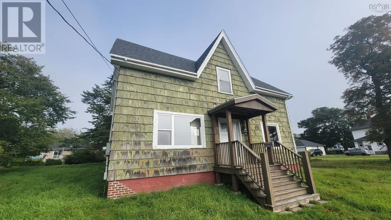 5 Prince Street, Yarmouth, Nova Scotia  B5A 1R4 - Photo 1 - 202522464