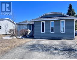 9 Aspen Heights