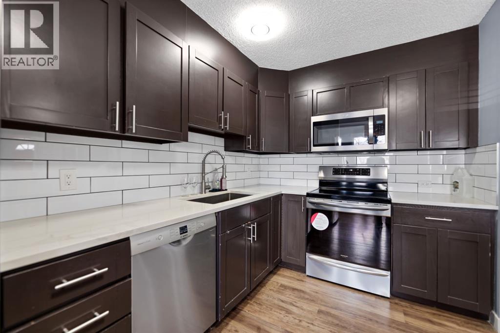 213 25 Avenue NE, Calgary, Alberta  T2E 1Y2 - Photo 7 - A2309875