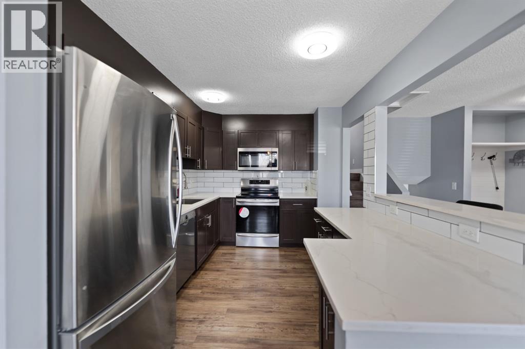 213 25 Avenue NE, Calgary, Alberta  T2E 1Y2 - Photo 9 - A2309875