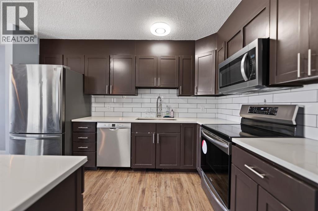 213 25 Avenue NE, Calgary, Alberta  T2E 1Y2 - Photo 8 - A2309875