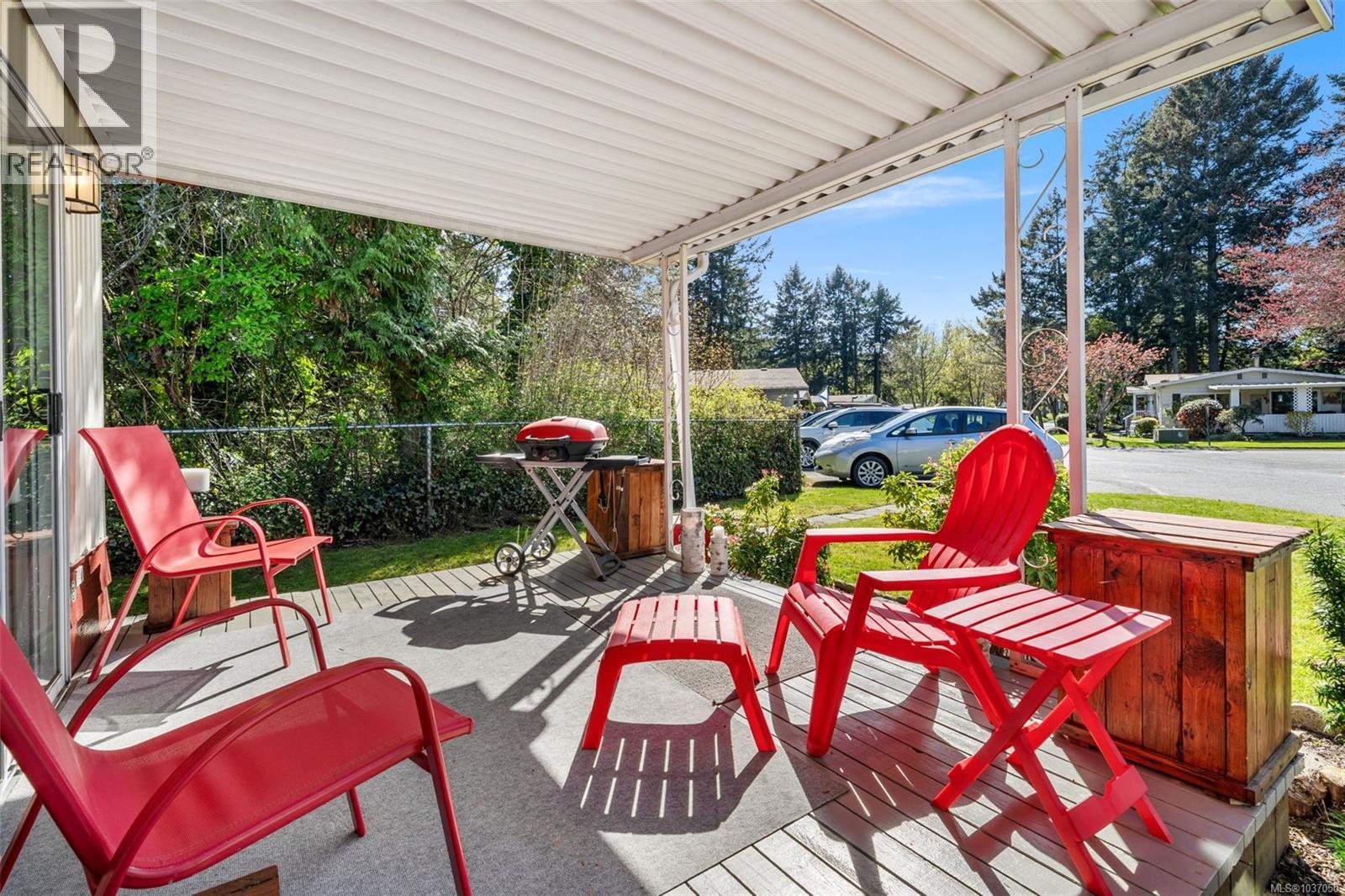 2129 Summergate Blvd, Sidney, British Columbia  V8L 4K9 - Photo 2 - 1037050